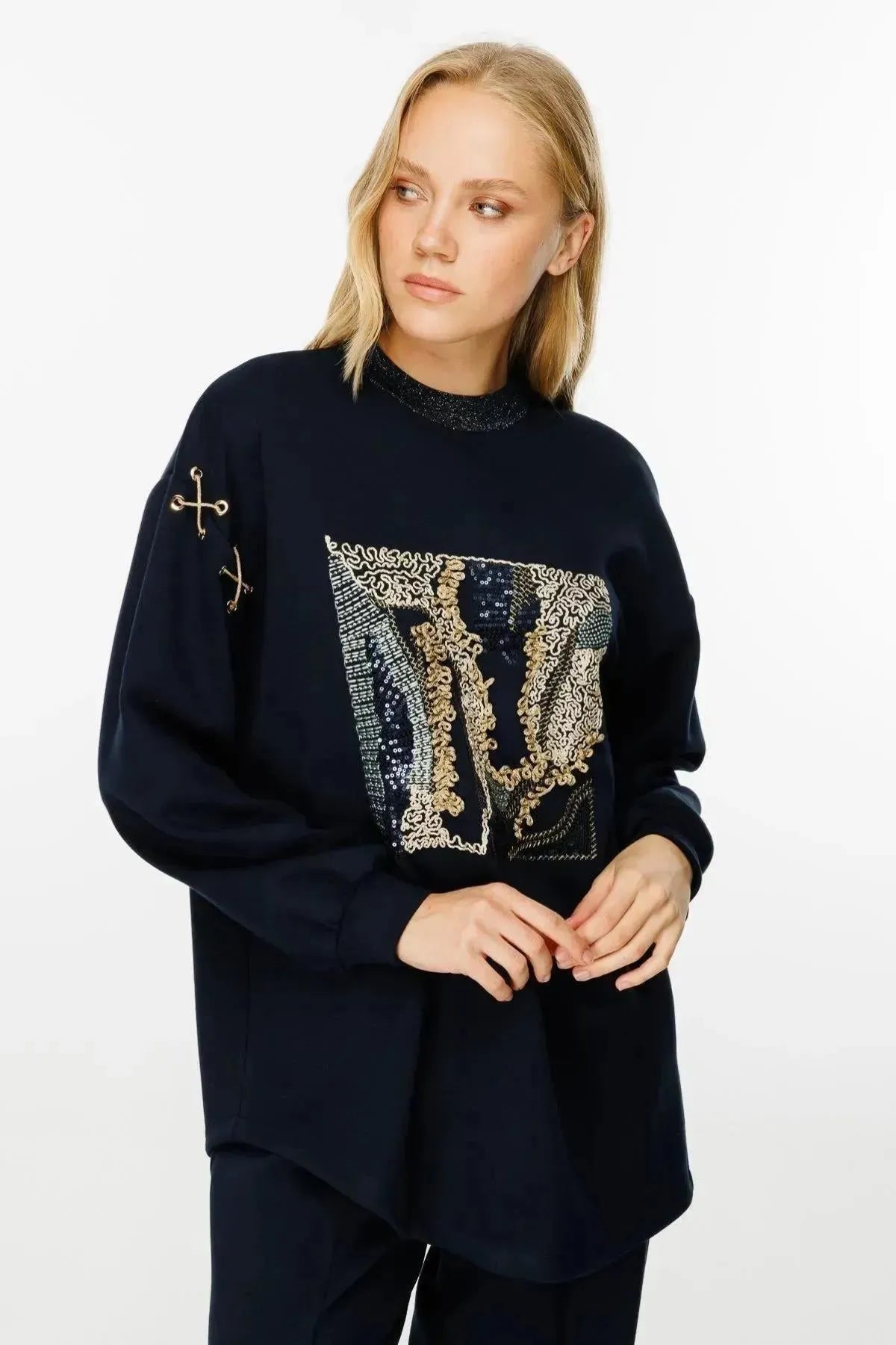 Embroidered Detailed Suit