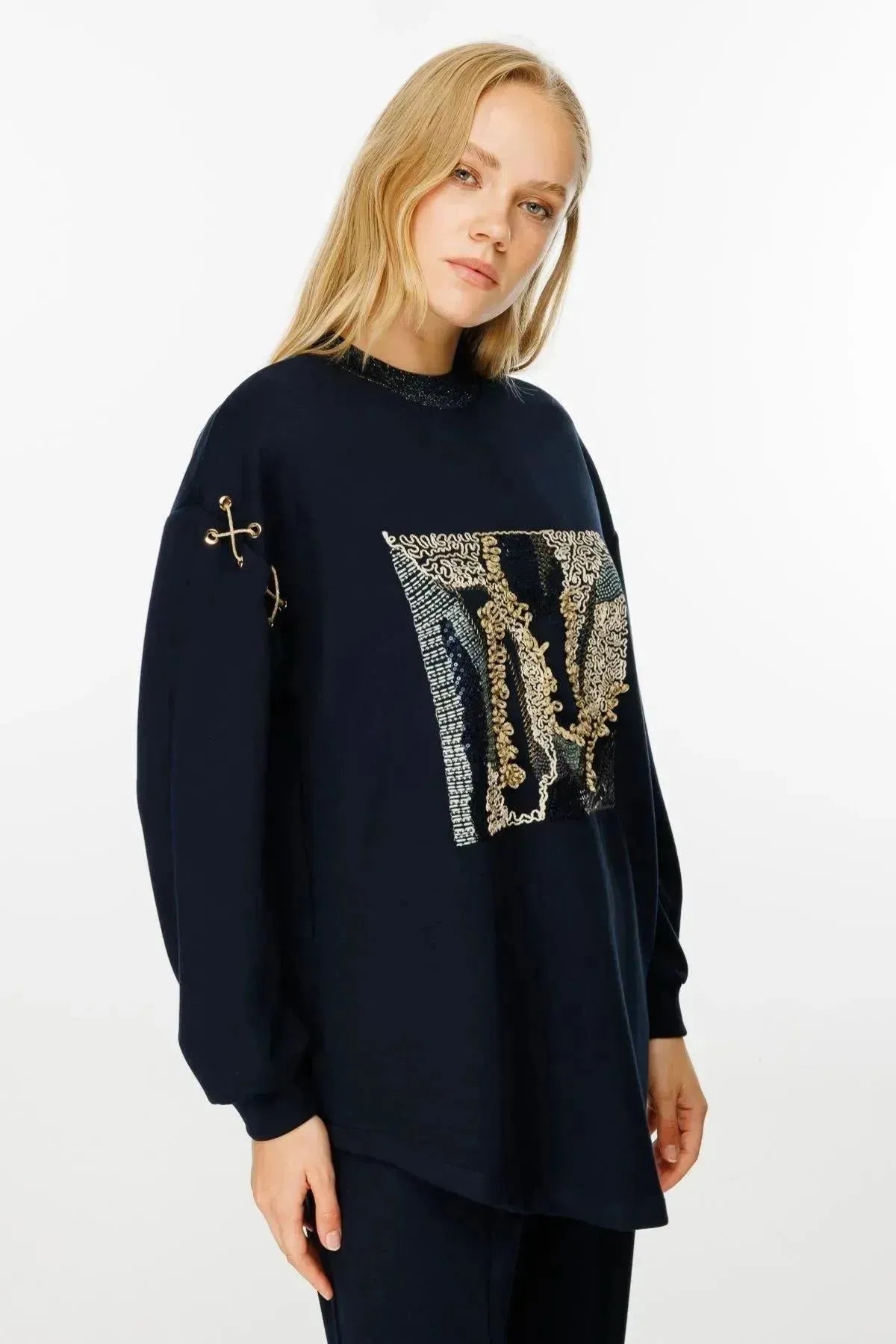 Embroidered Detailed Suit