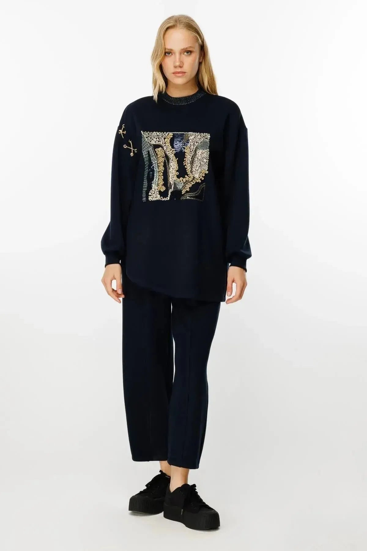 Embroidered Detailed Suit