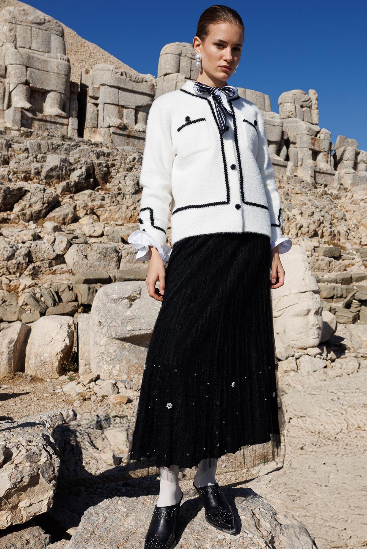 Boncuk İşlemeli Tül Etek