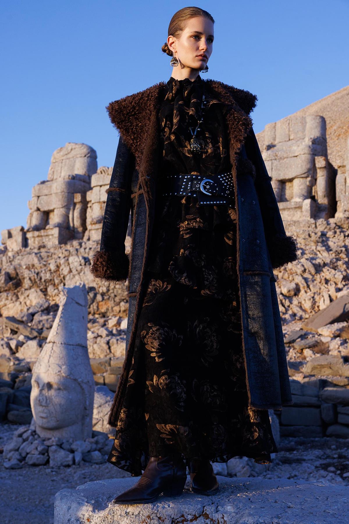 Peluş Detaylı Deri Görünümlü Kaban