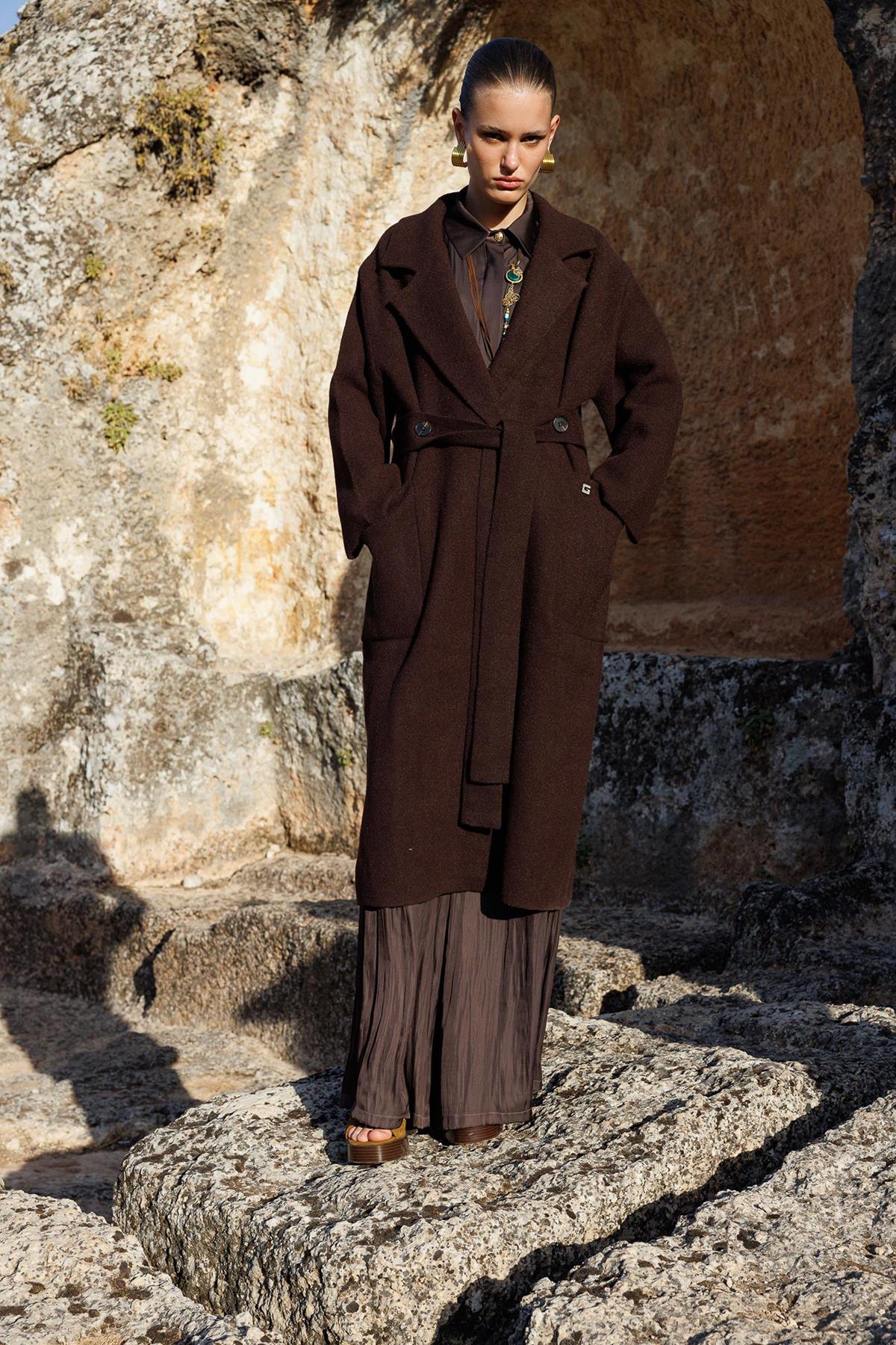 Beli Bağlamalı Düğme Detaylı Kaban