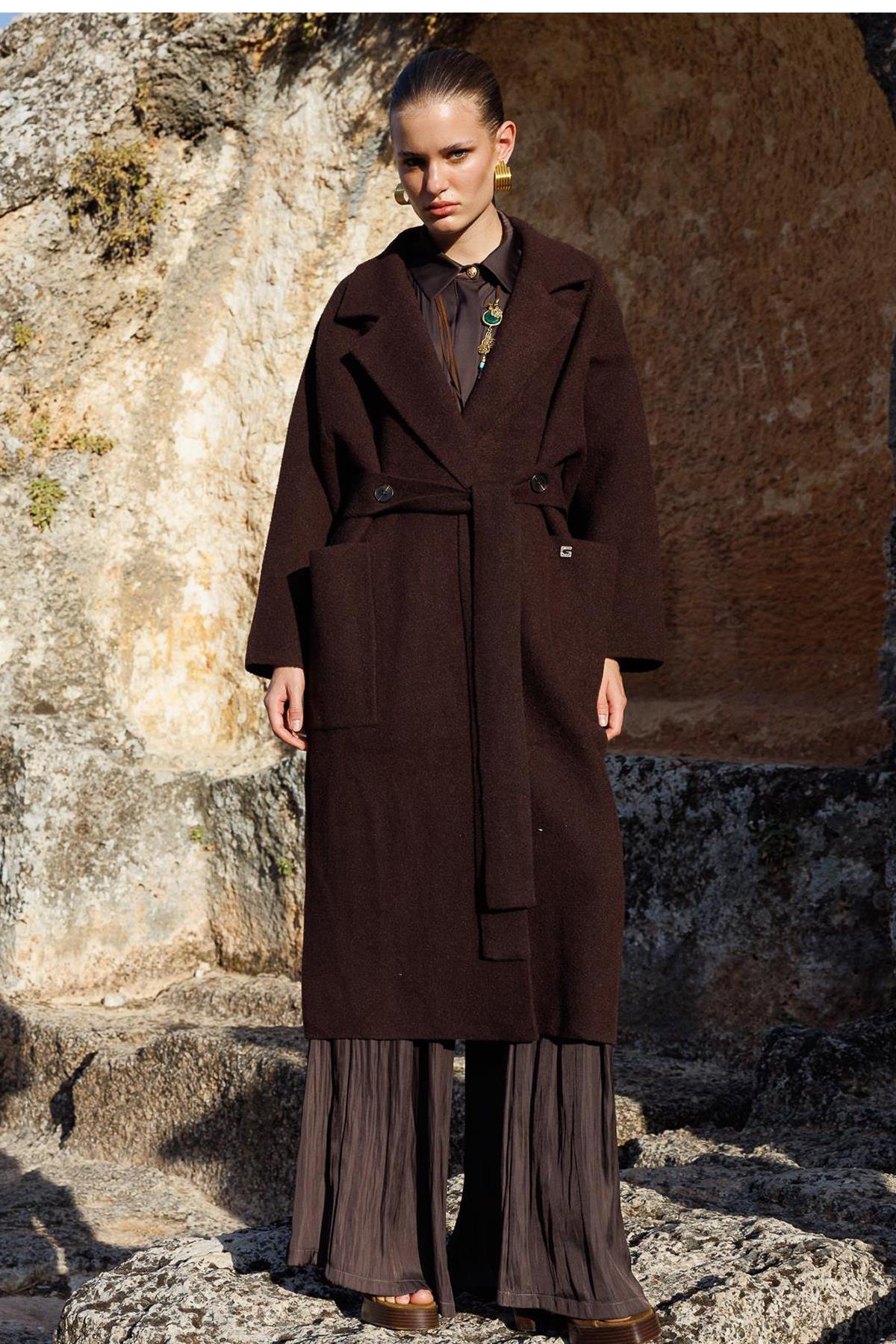 Beli Bağlamalı Düğme Detaylı Kaban