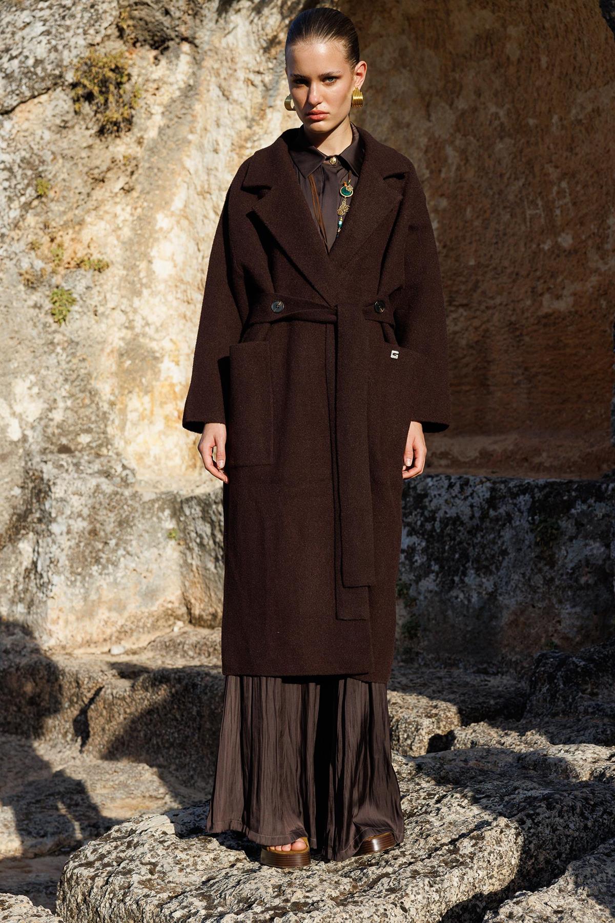 Beli Bağlamalı Düğme Detaylı Kaban