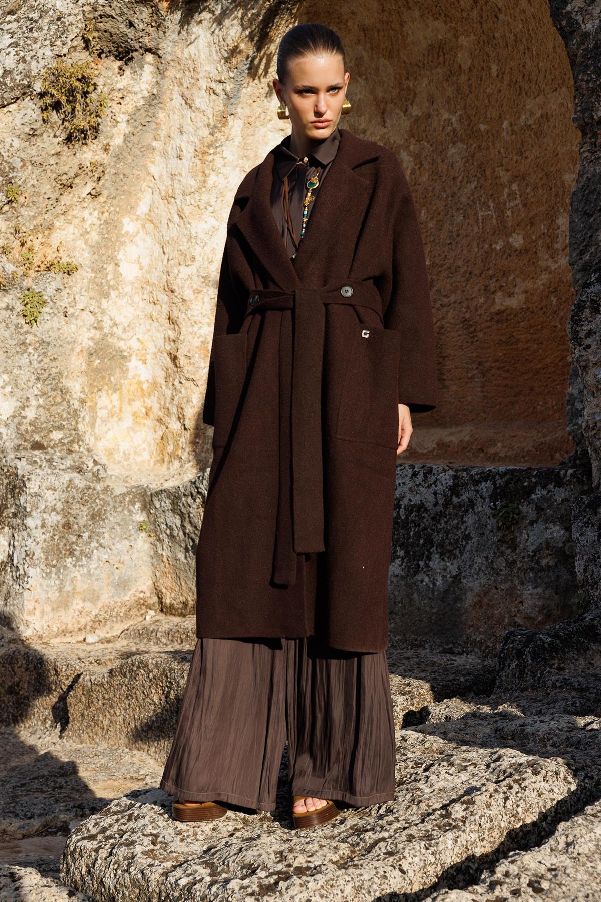 Beli Bağlamalı Düğme Detaylı Kaban