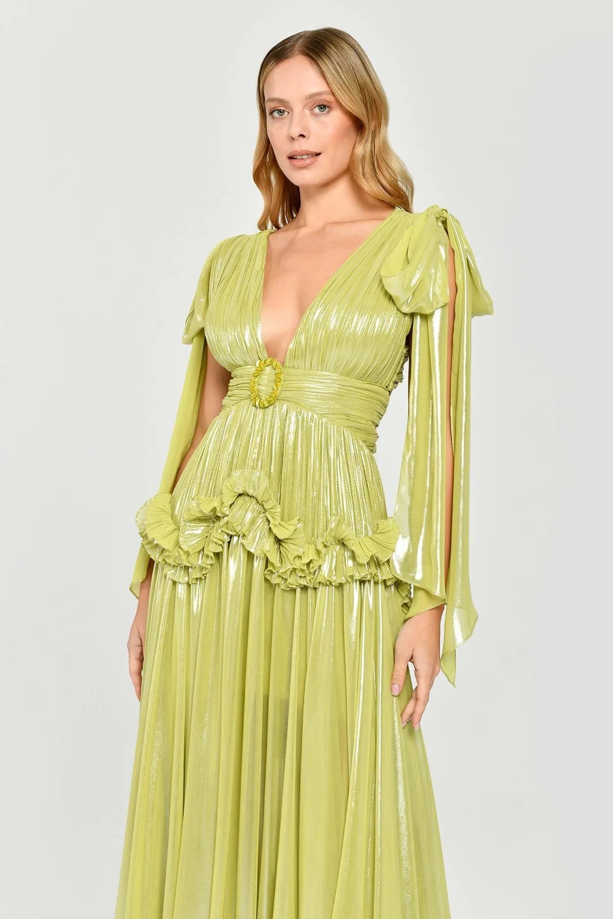 Shiny Sleeveless Long Evening Dress with Low-cut Chest
