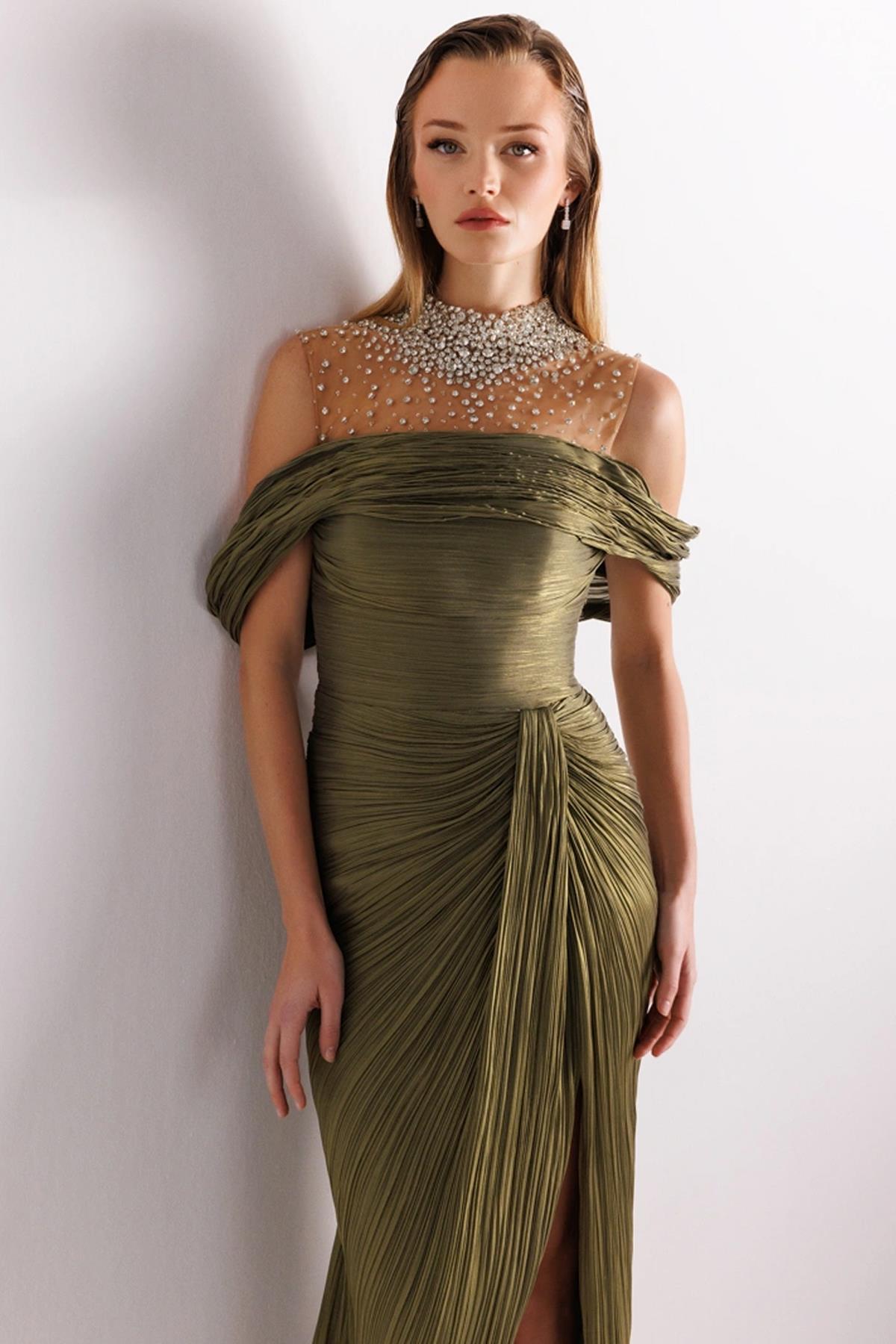 Pleated Tail Evening Dress with Neck Embroidery Detail