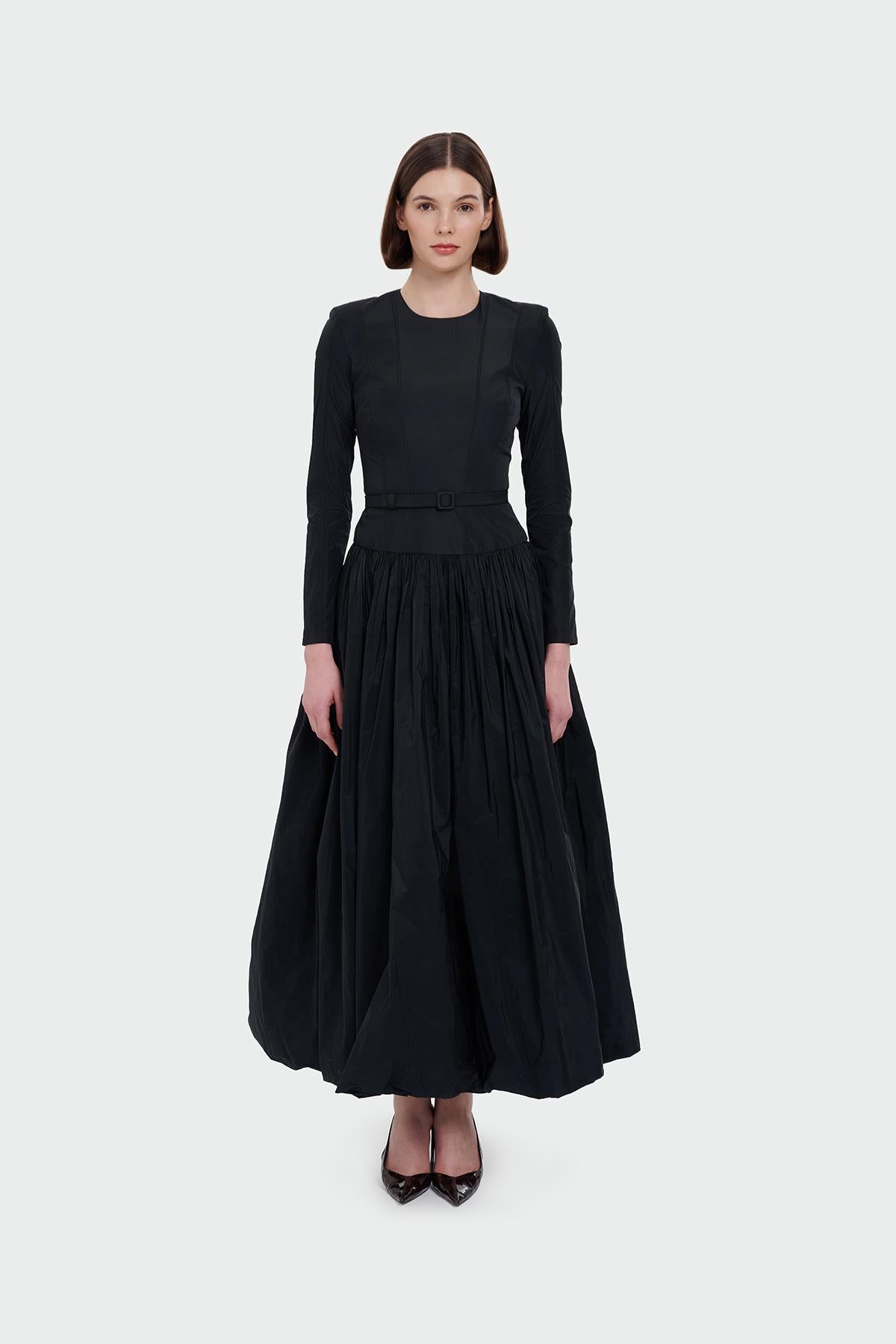 فستان سهرة بأكمام طويلة وحزام