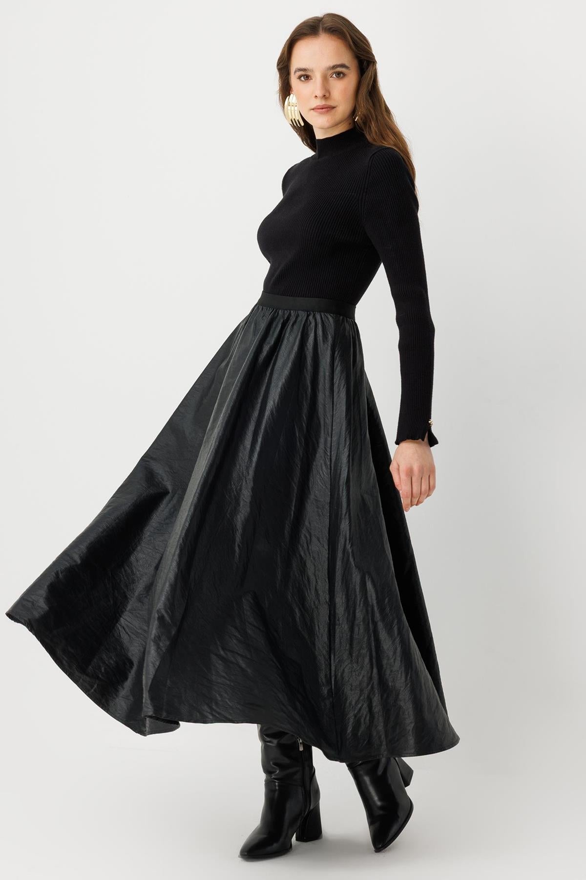 تنورة جلدية ذات ملمس مجعد