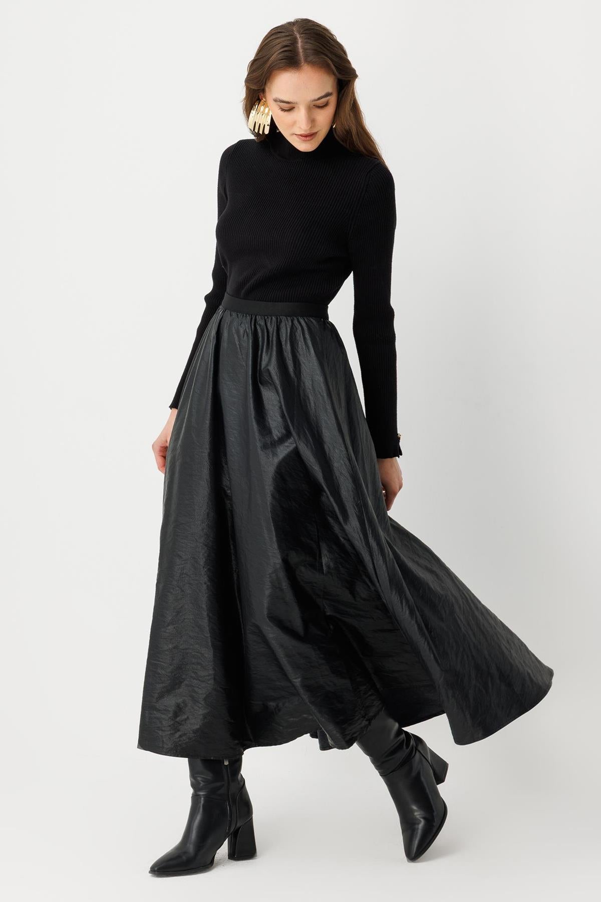 تنورة جلدية ذات ملمس مجعد