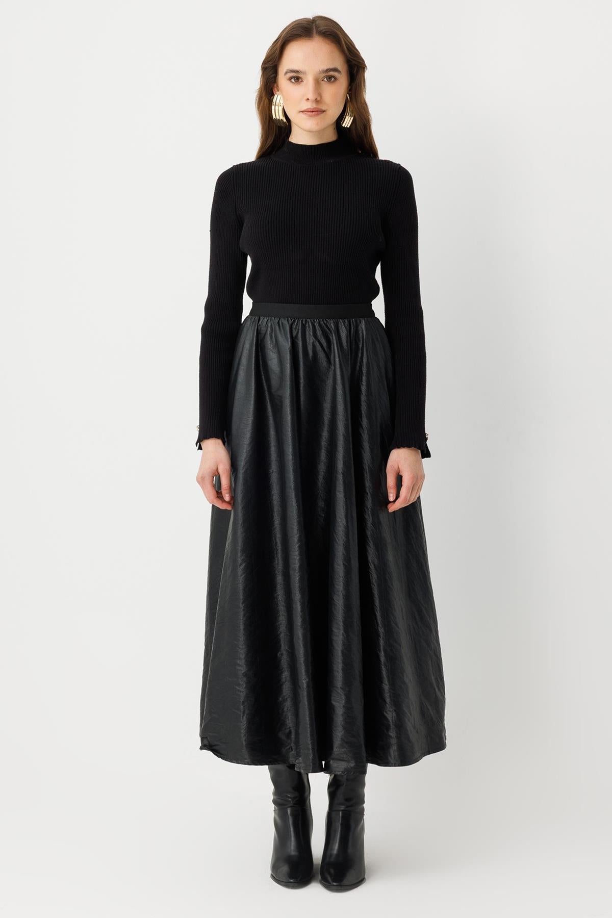 تنورة جلدية ذات ملمس مجعد