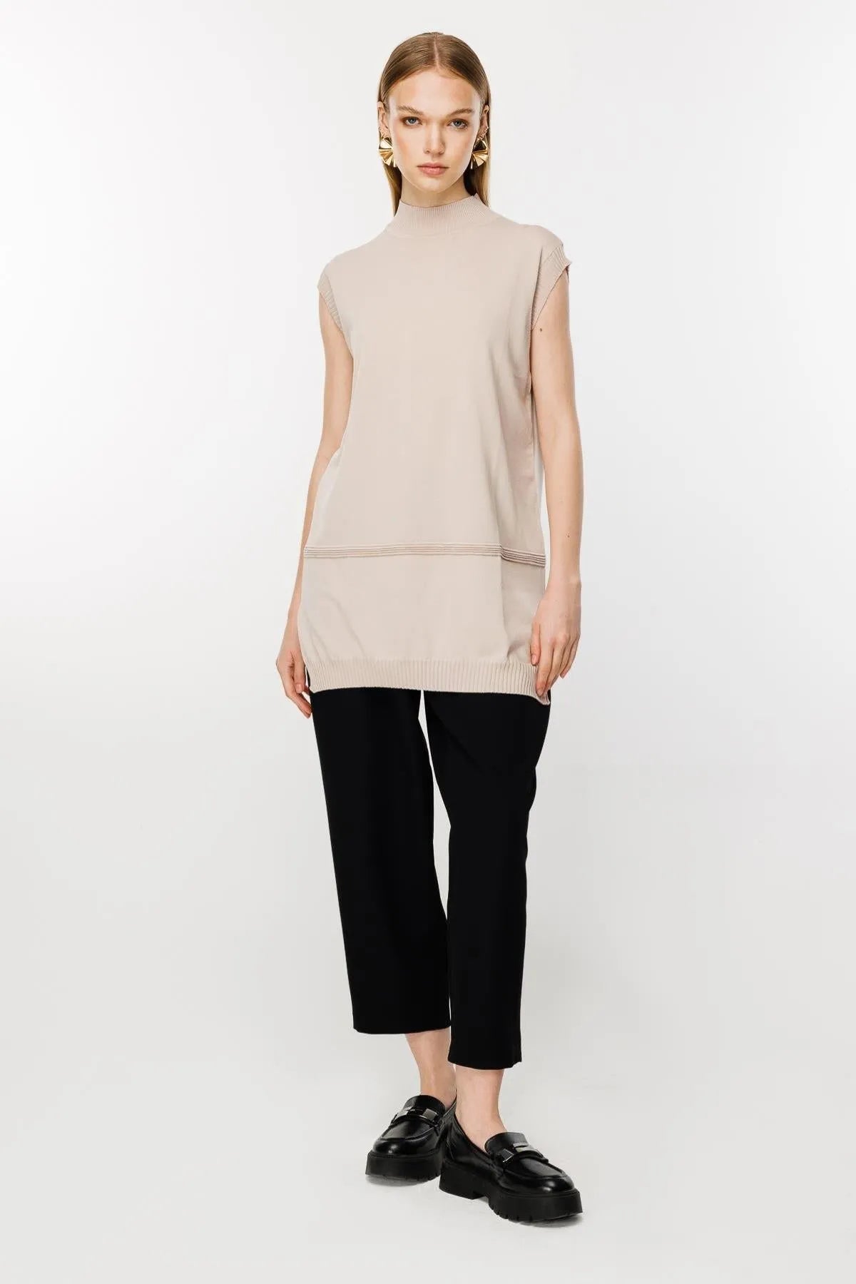 Sleeveless Fine Knit Tunic