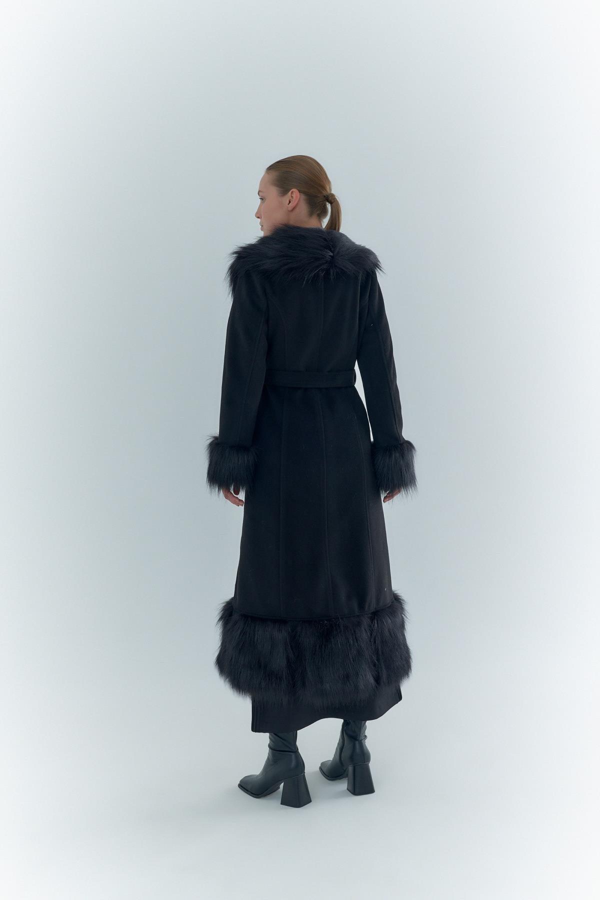 Kürk Detaylı Uzun Kadın Kaban - Eser Giyim