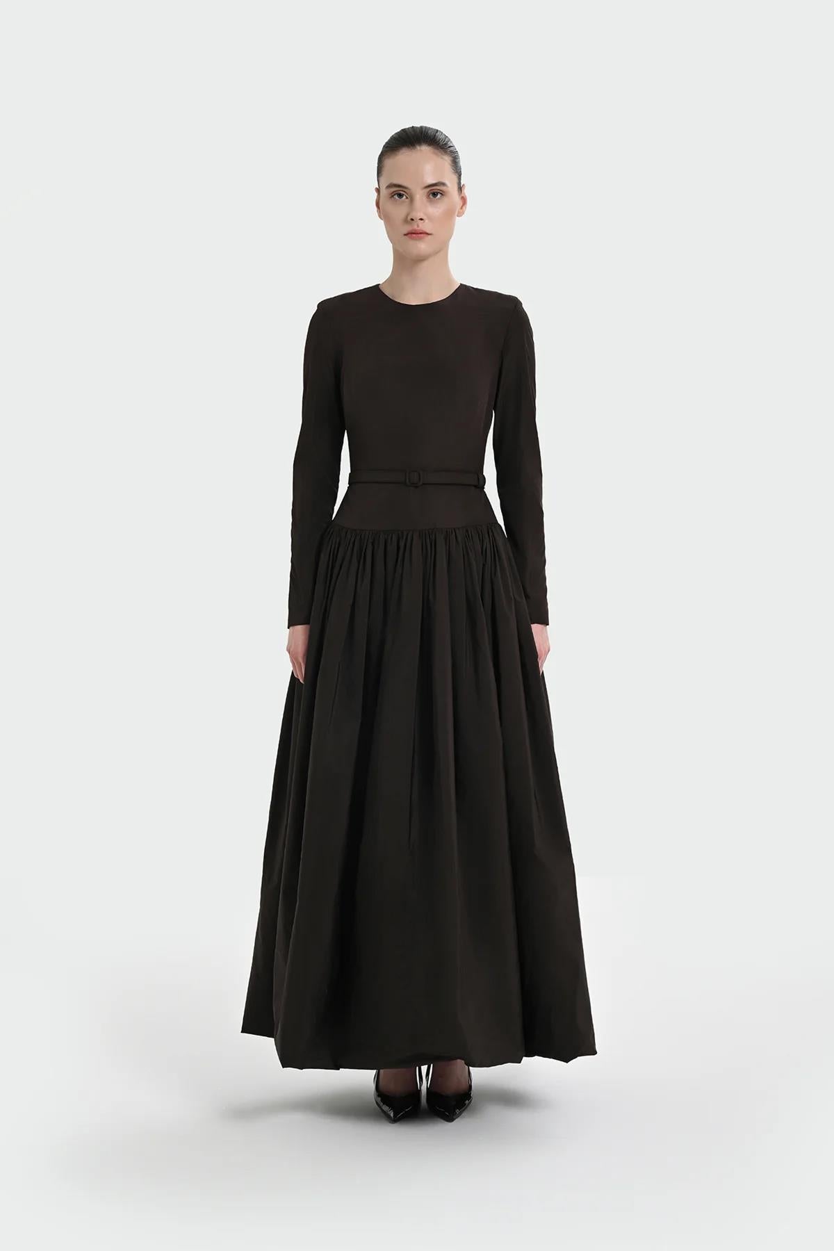 Kemer Detaylı Uzun Kollu Abiye Elbise