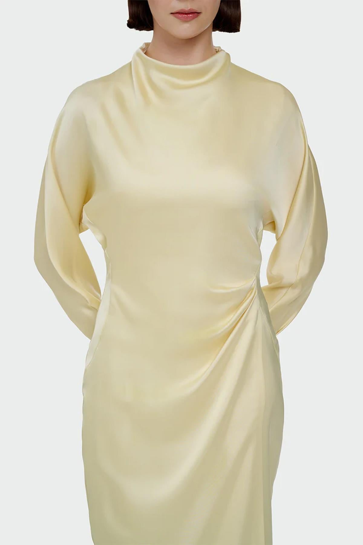 Bel Büzgü Detaylı Saten Elbise