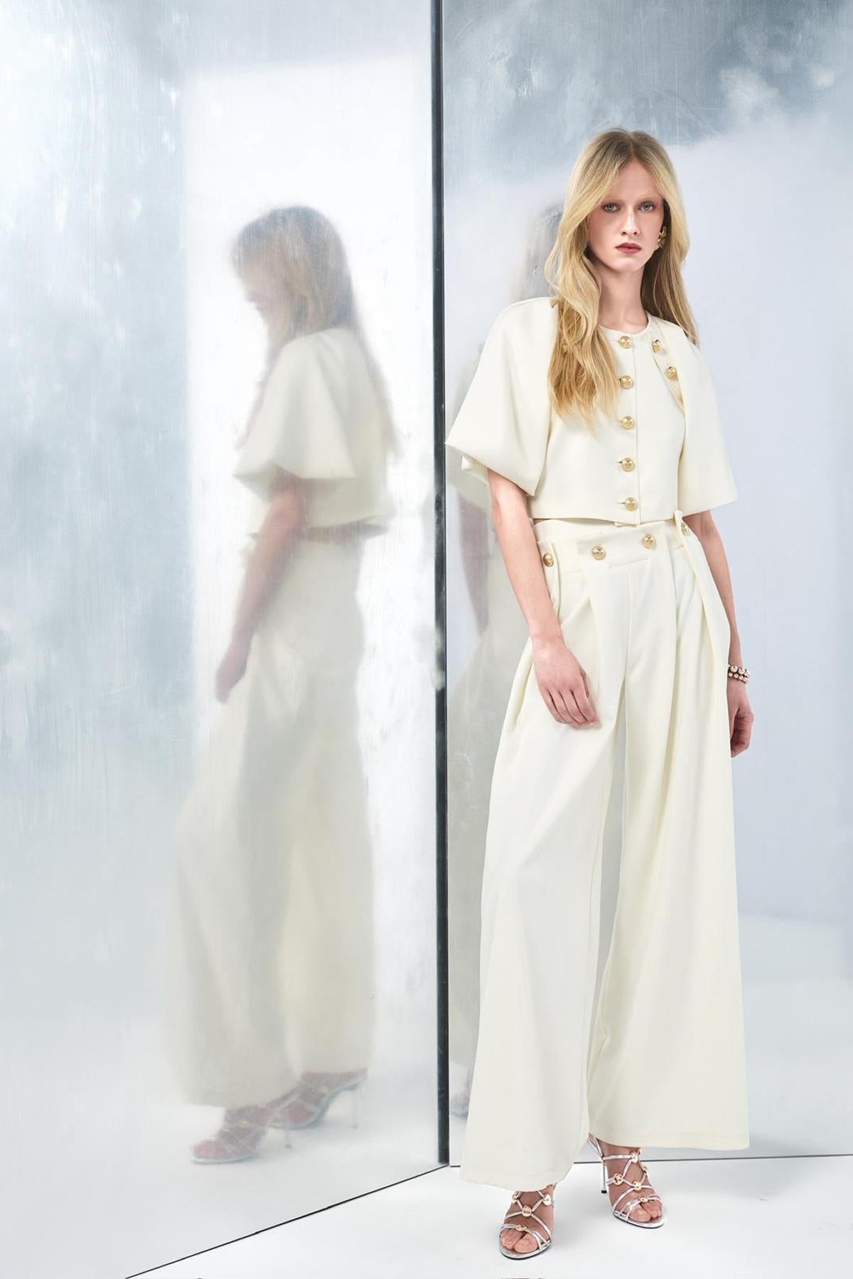 Düğme Detaylı Kısa Kollu Mini Ceket