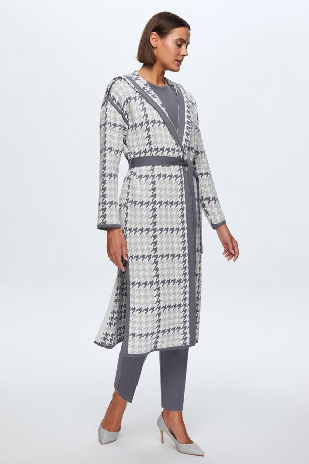 Kazayağı Desenli Kuşaklı Kapüşonlu Uzun Hırka