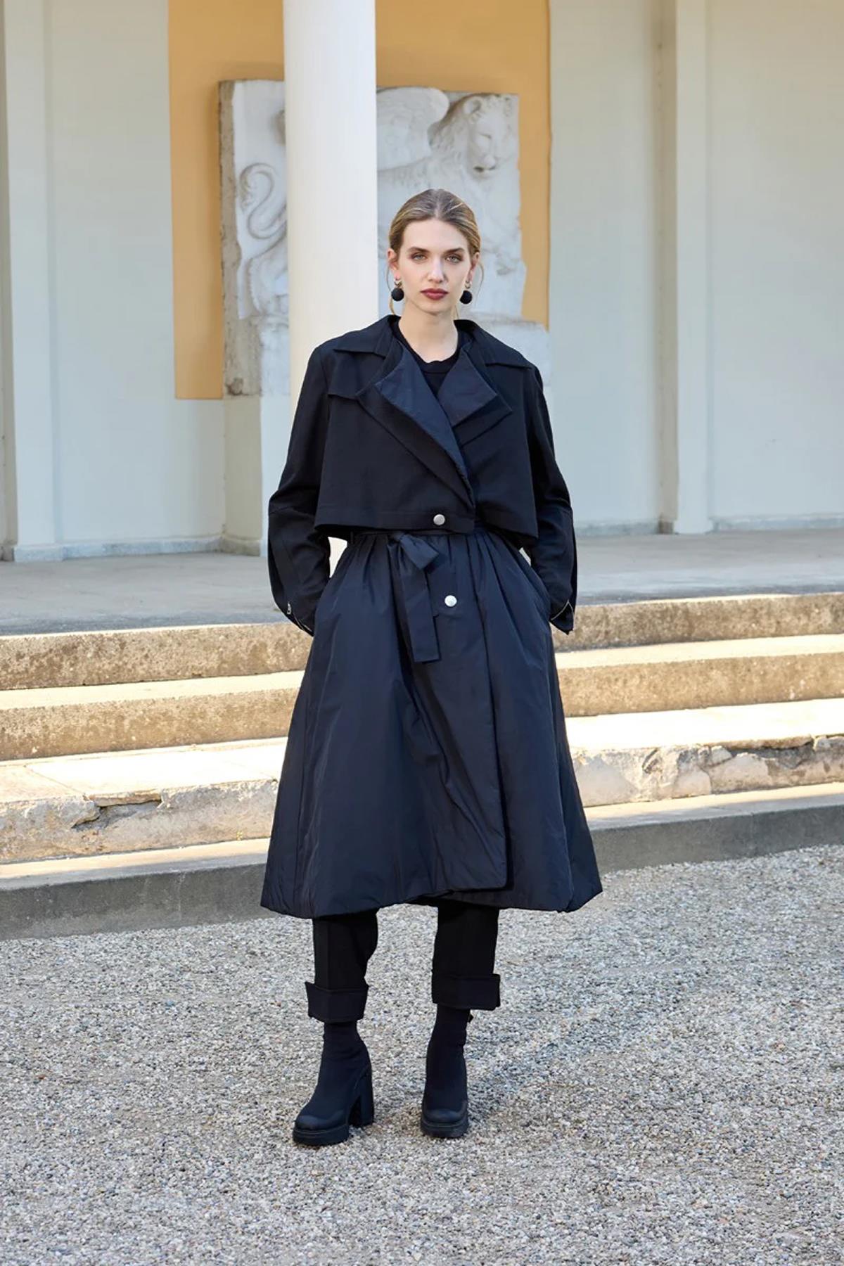 Bel Kemerli Düğme Detaylı A Kesim Şişme Kap