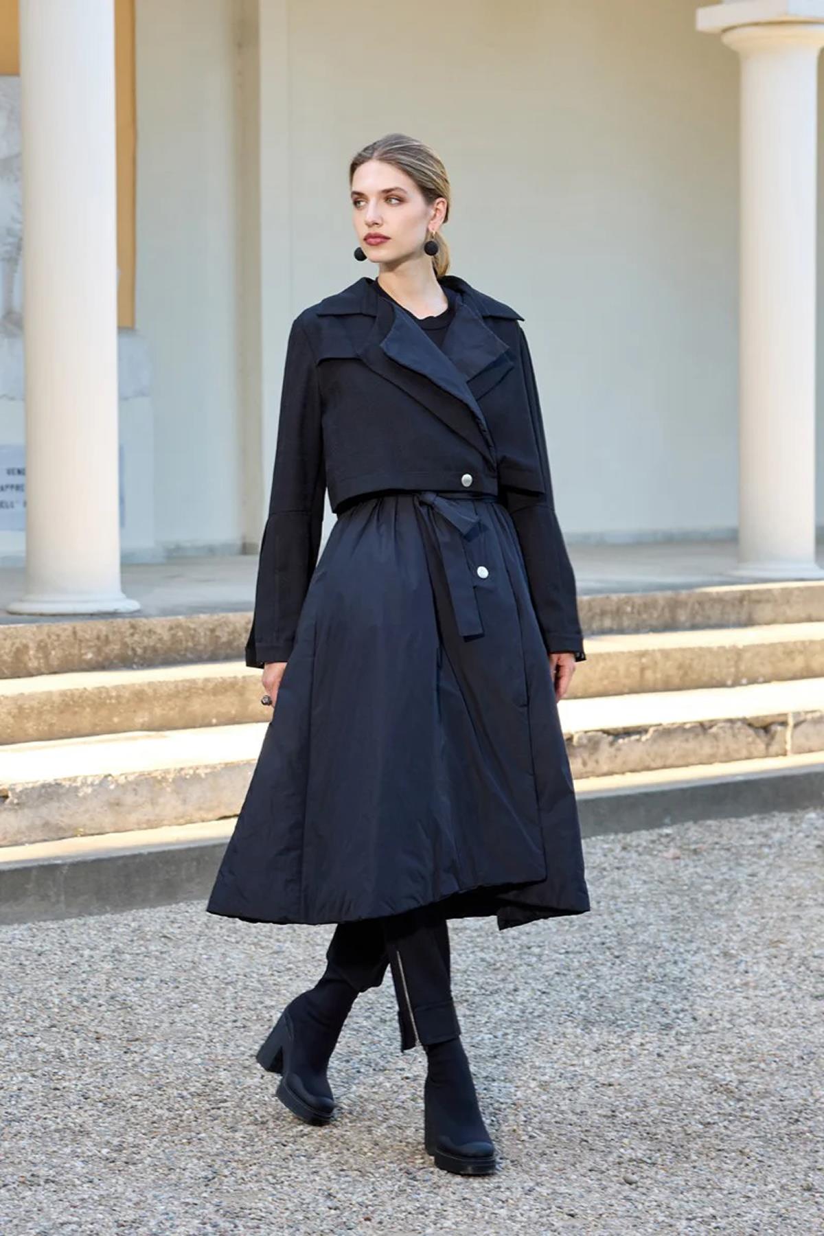 Bel Kemerli Düğme Detaylı A Kesim Şişme Kap