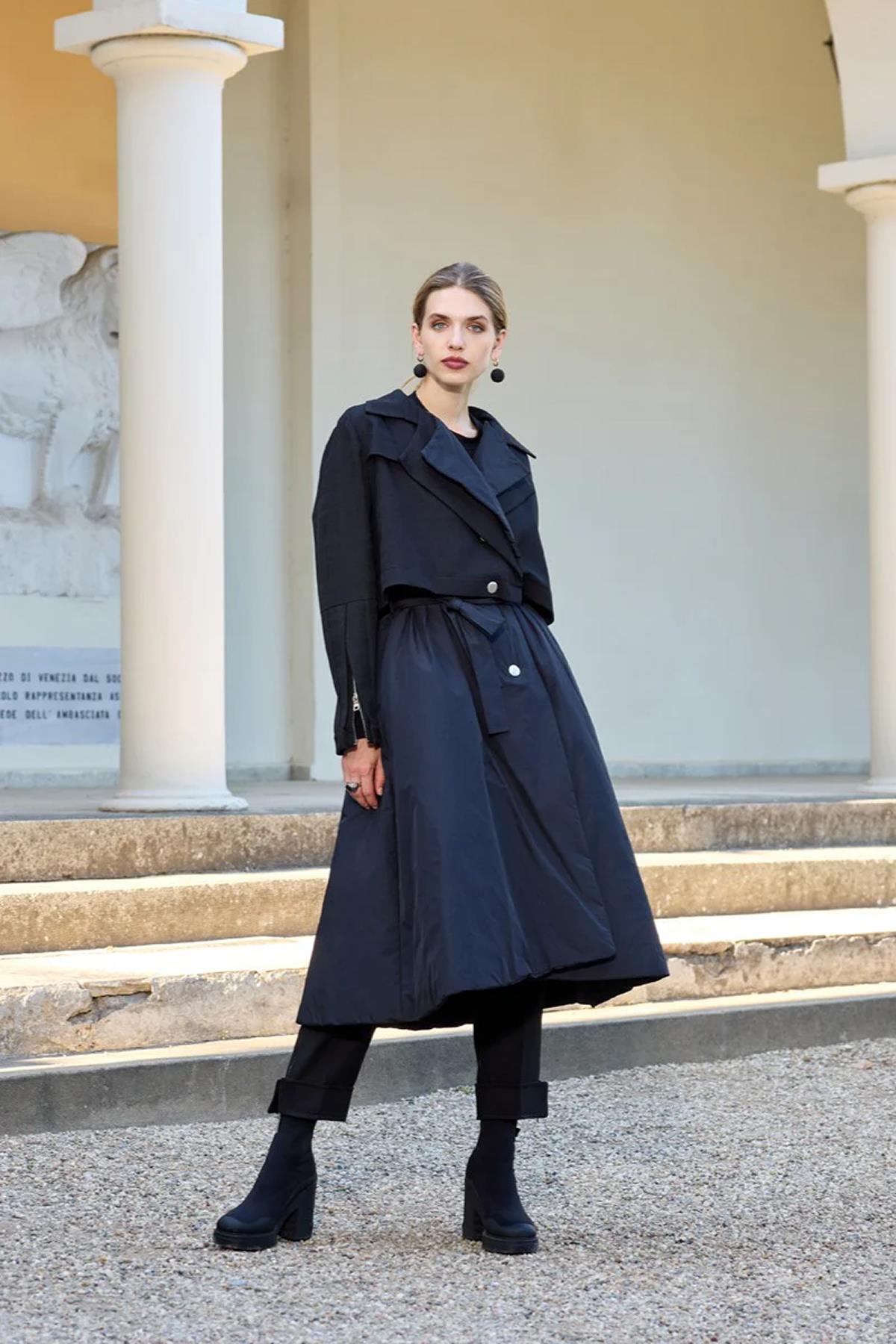 Bel Kemerli Düğme Detaylı A Kesim Şişme Kap