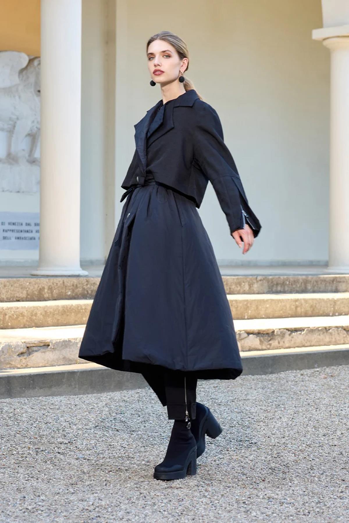 Bel Kemerli Düğme Detaylı A Kesim Şişme Kap