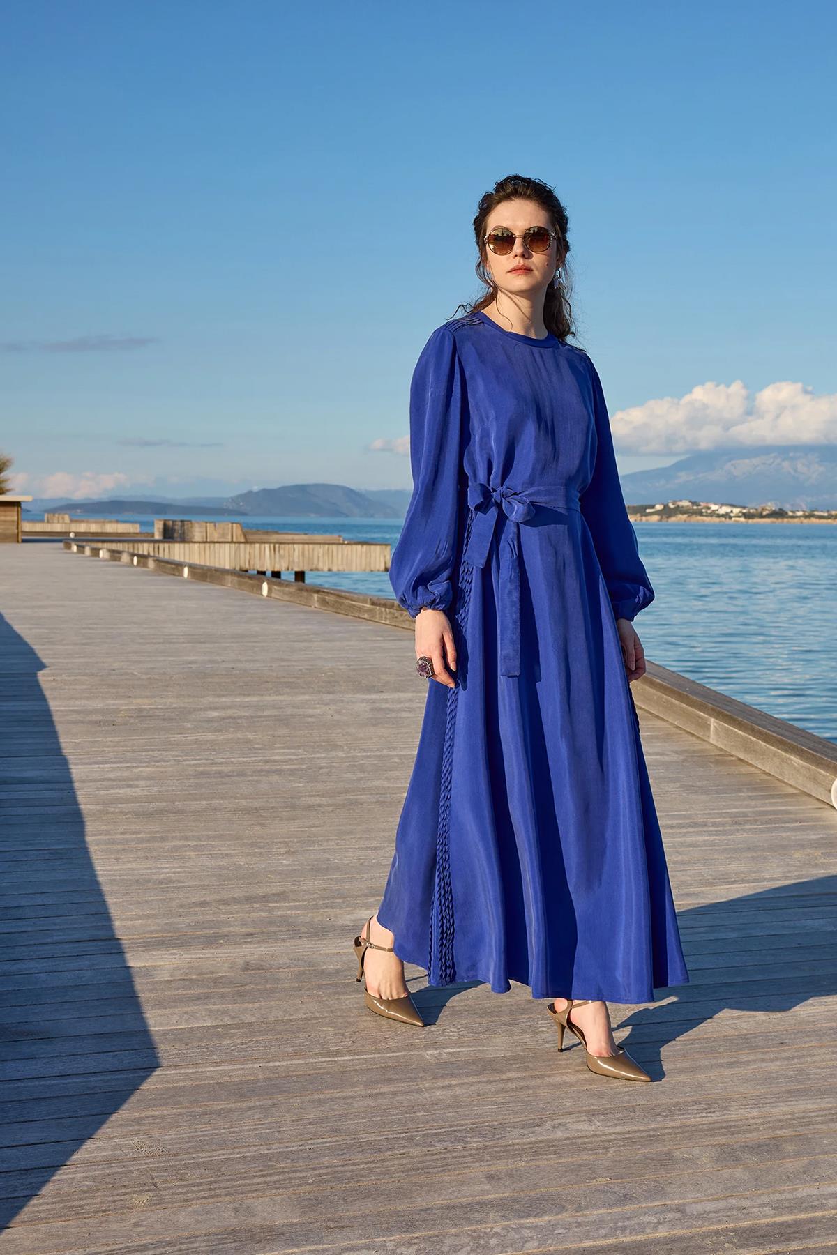 Omuz Drapeli Beli Kuşaklı Elbise