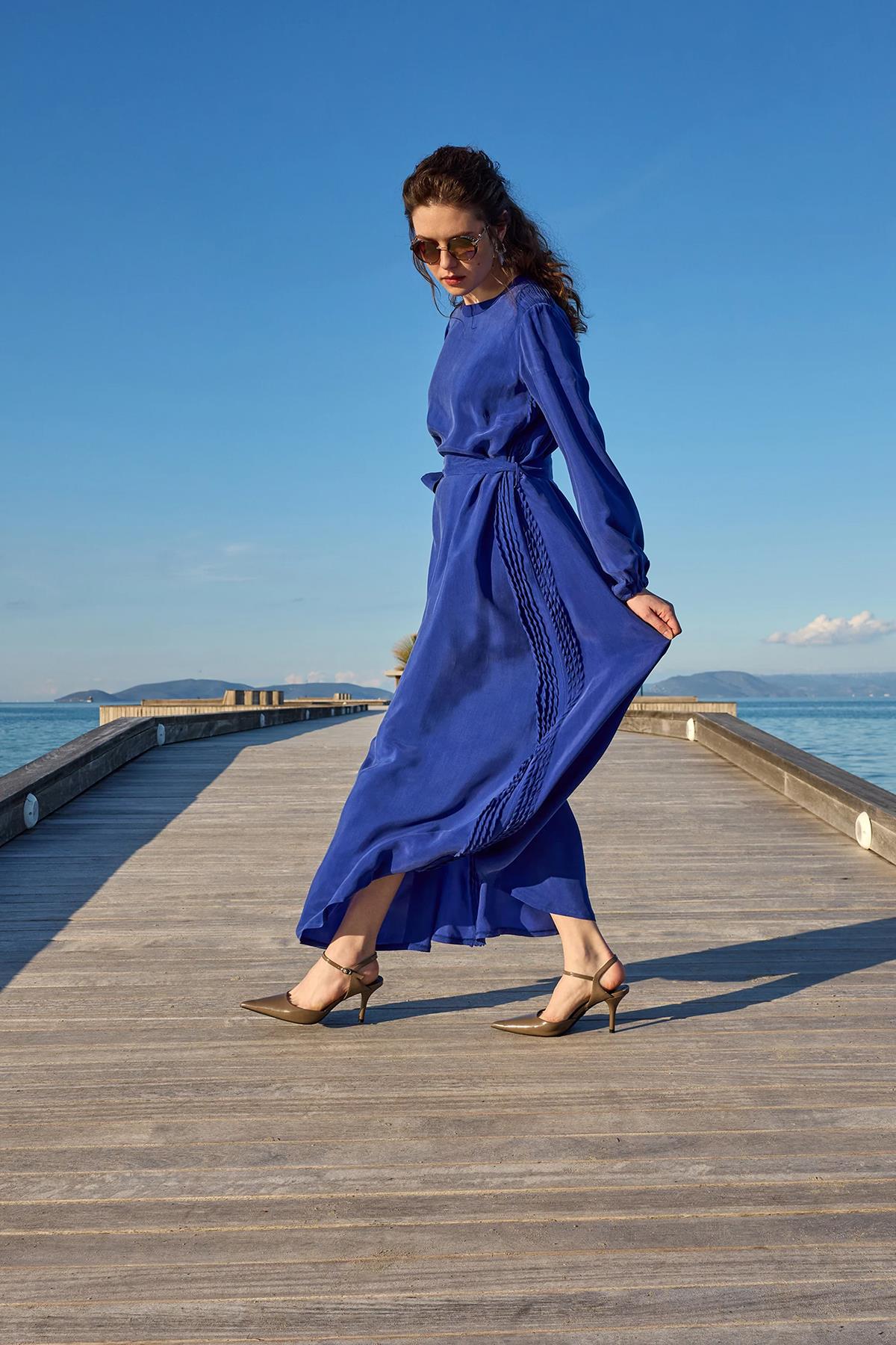 Omuz Drapeli Beli Kuşaklı Elbise