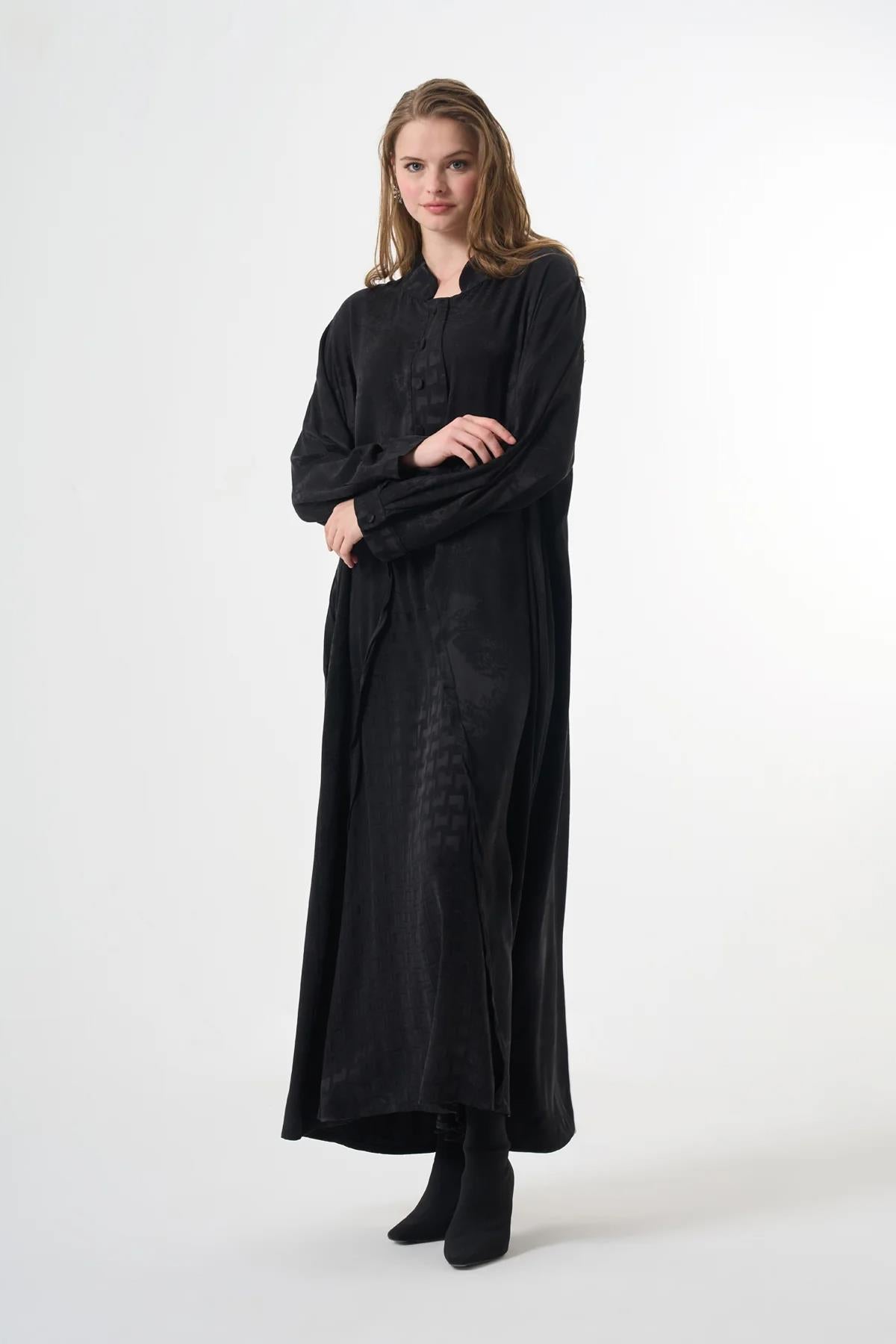 Kendinden Desenli Düğme Detaylı Cupro Büyük Beden Elbise