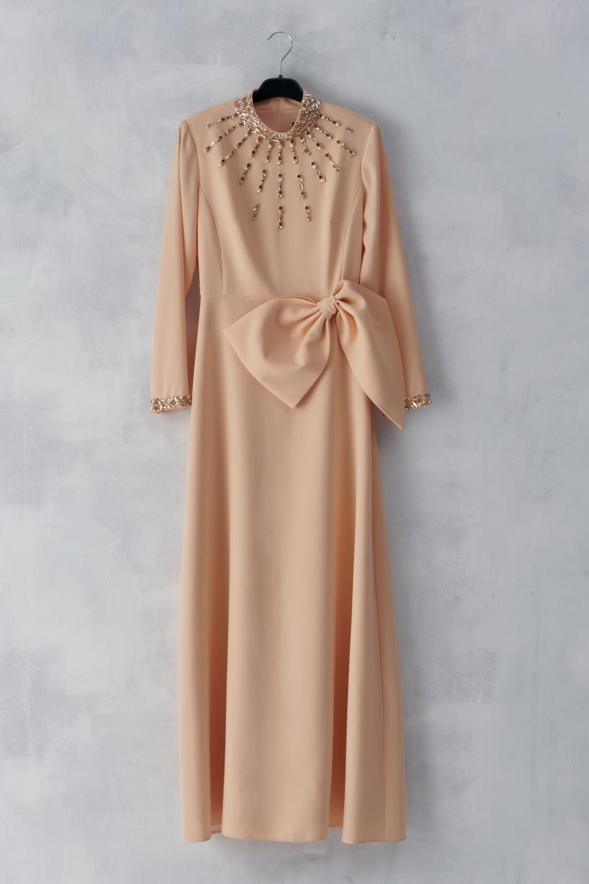 Ön Kurdela Yaka Güneş Taş Kol Taş İşli Elbise - Eser Giyim