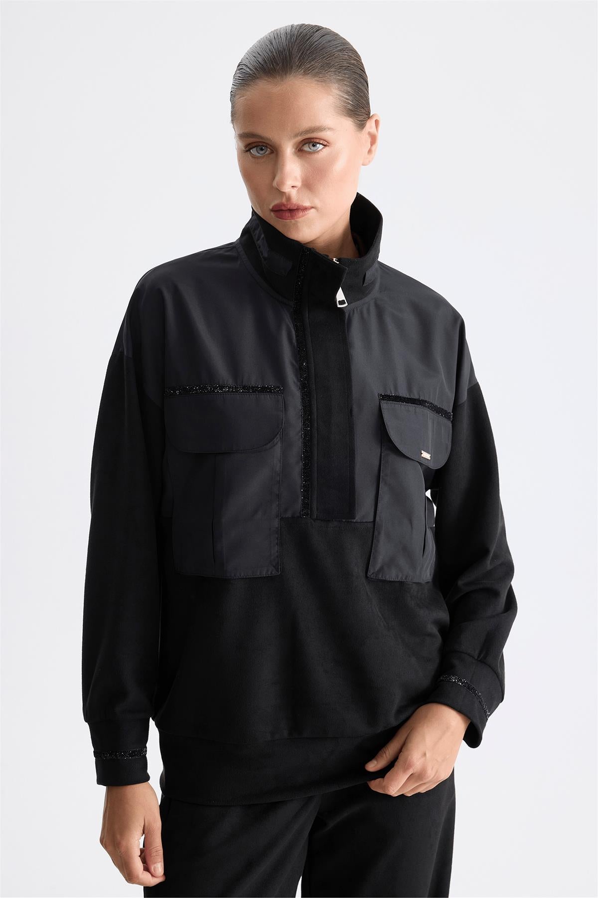 Kapak Cepli Sim Detaylı Sweatshirt