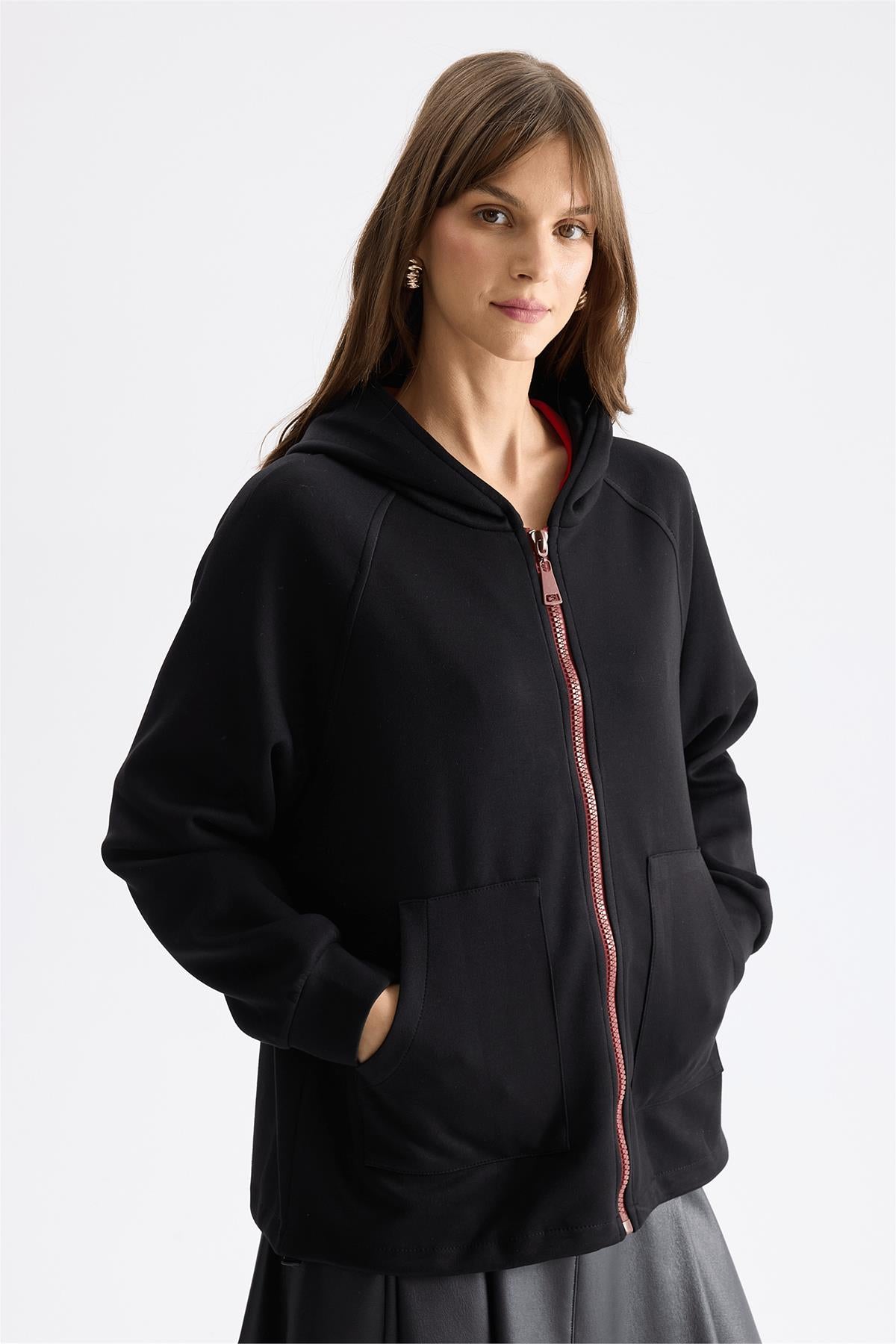 Kapüşonlu Arkası Desenli Fermuarlı Sweatshirt