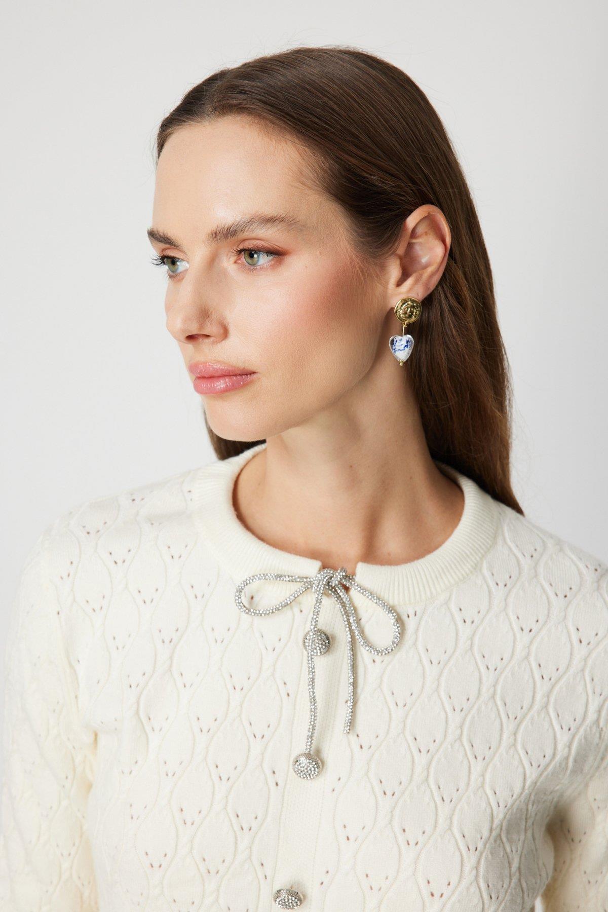 Süs Düğmeli Desenli Triko Kazak