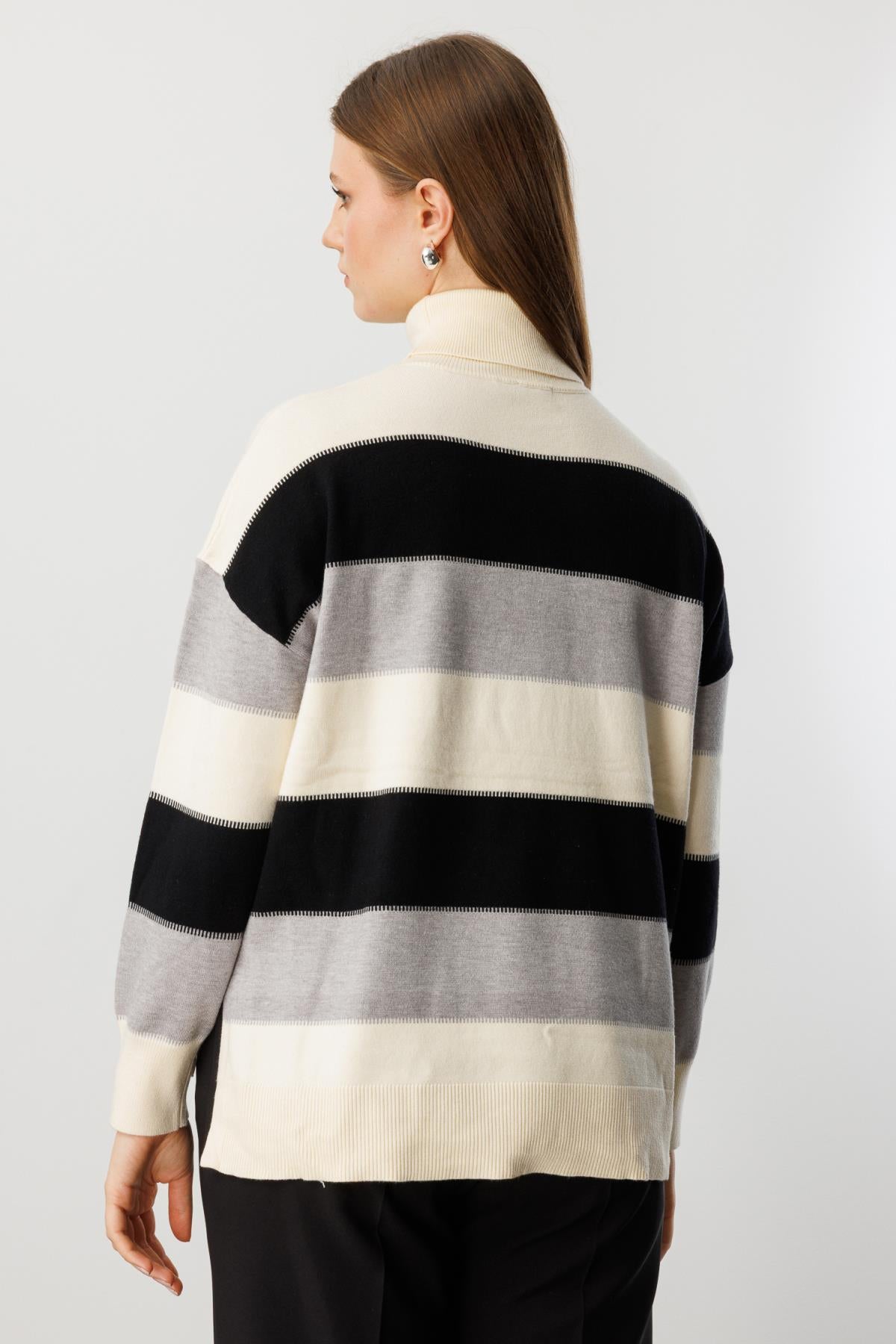 Pul Detaylı Balıkçı Yaka Triko Büyük Beden Kazak