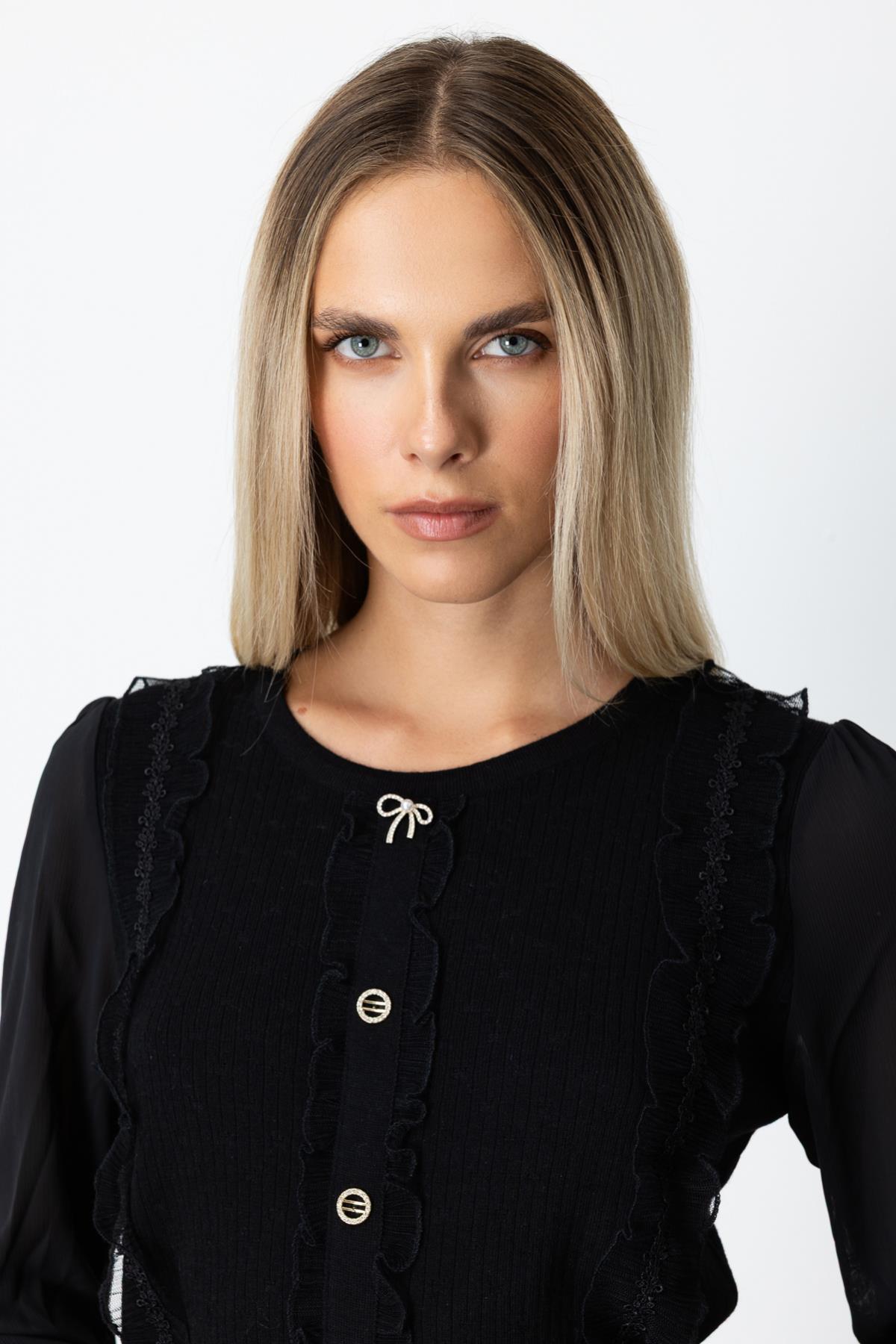 Aksesuar Ve Fırfır Detaylı Triko Kazak