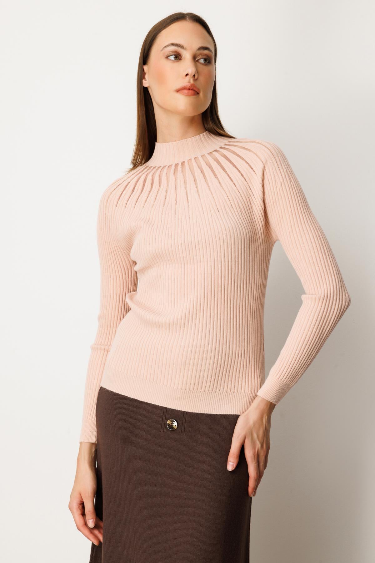 Dik Yaka Tül Detaylı Triko Kazak