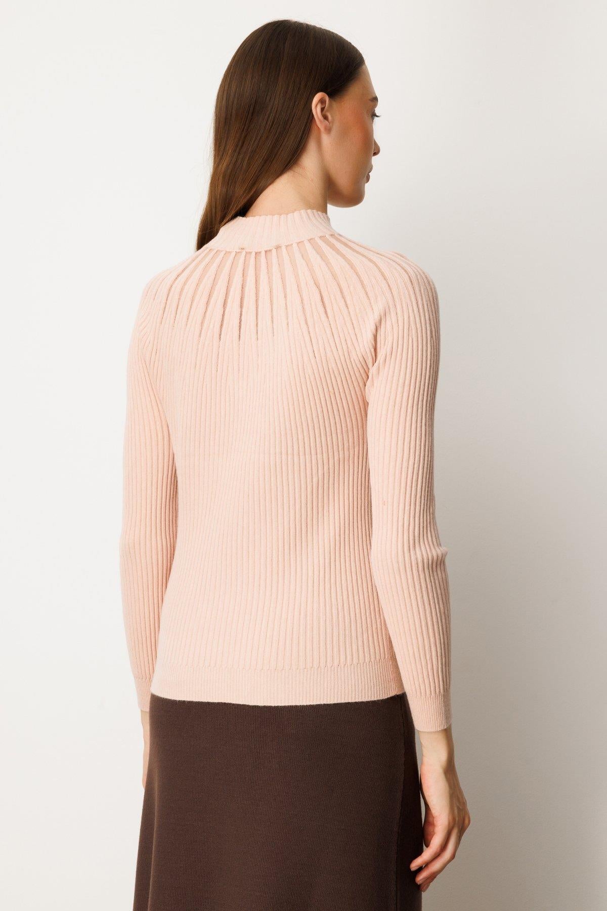 Dik Yaka Tül Detaylı Triko Kazak