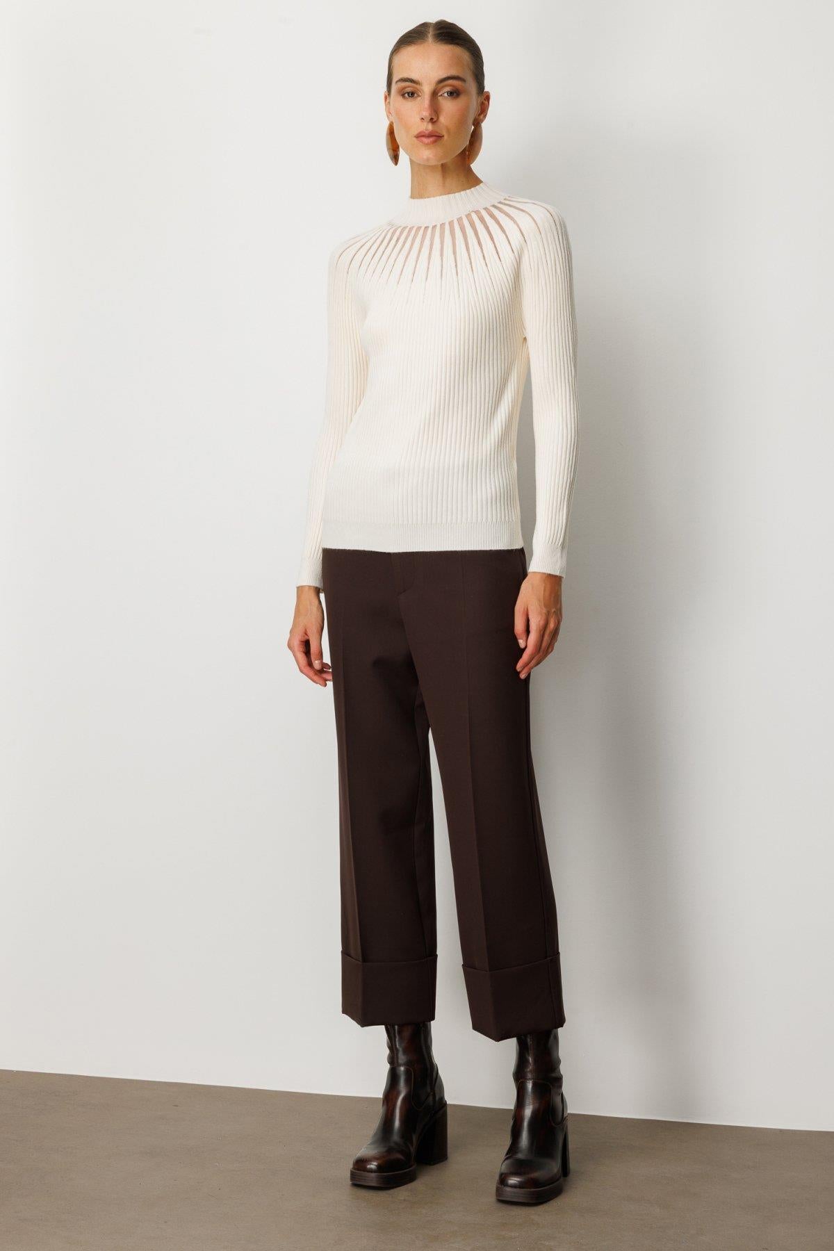 Dik Yaka Tül Detaylı Triko Kazak