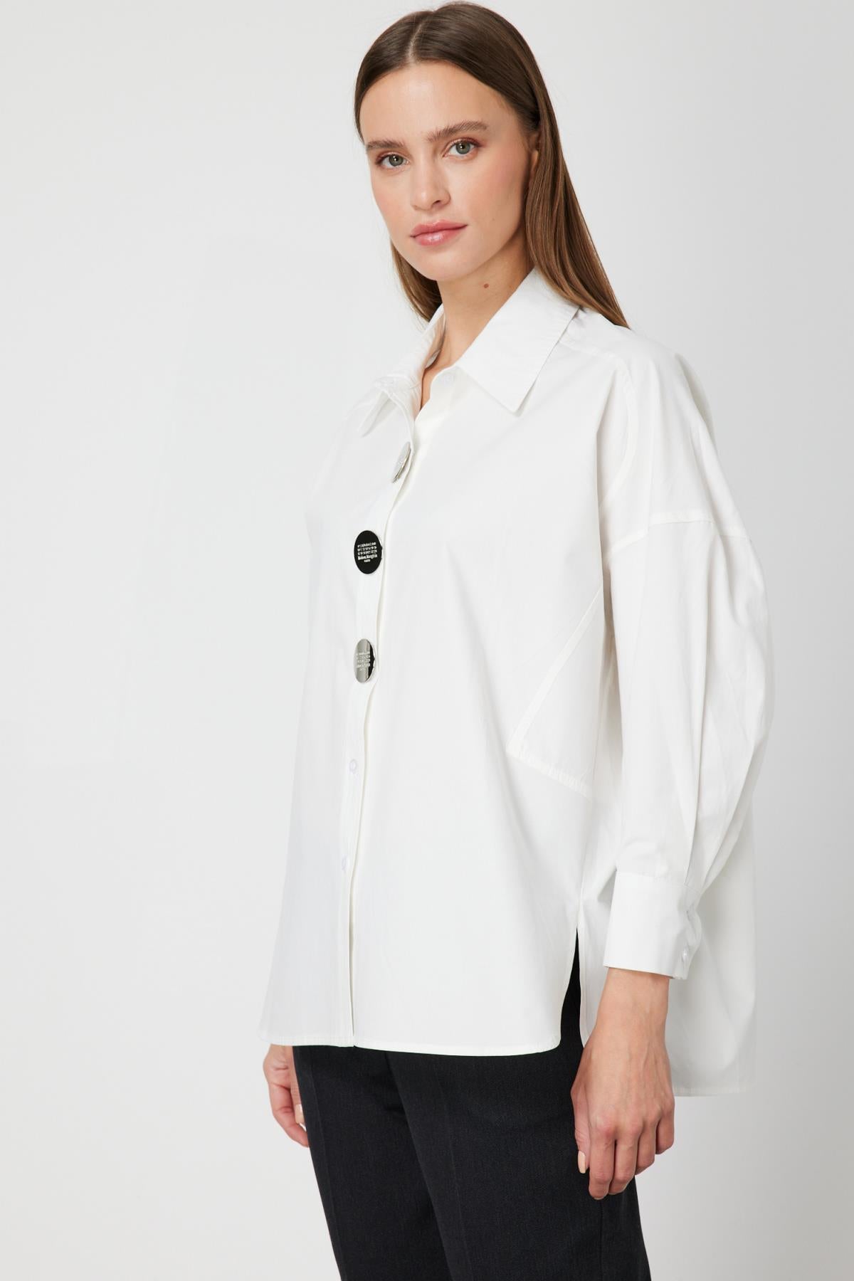 Büyük Süs Düğmeli Gömlek