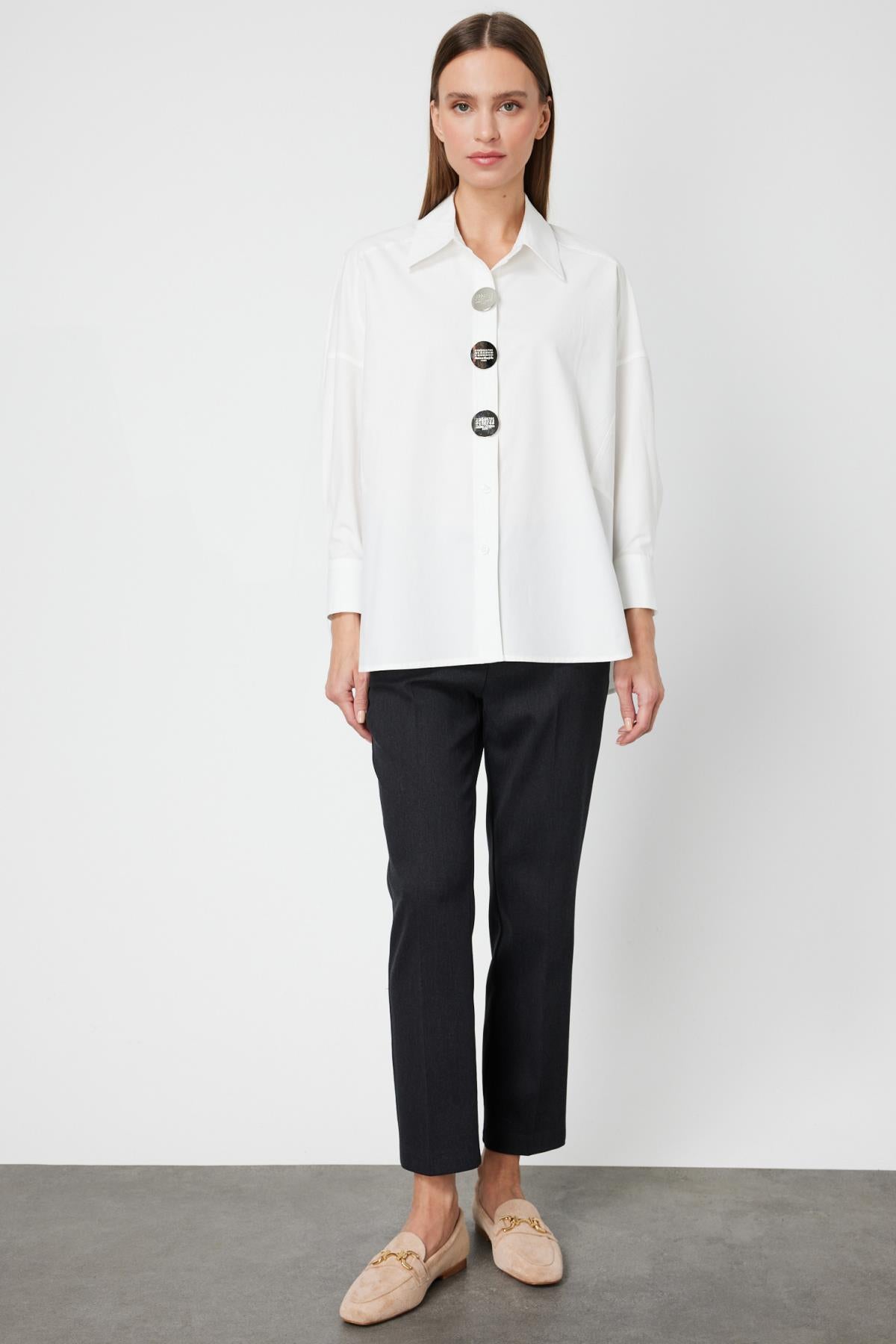 Büyük Süs Düğmeli Gömlek