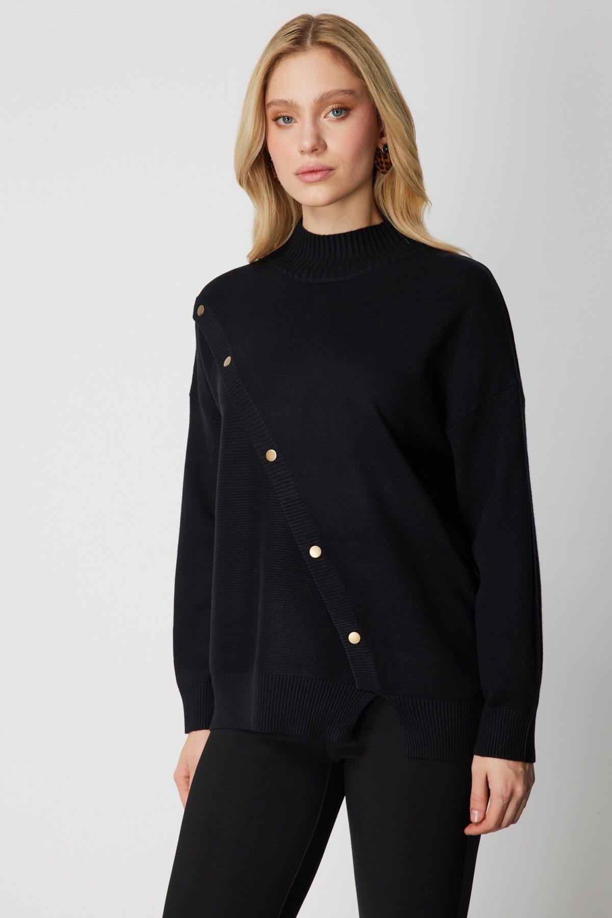 Süs Düğmeli Yarım Balıkçı Yaka Triko Kazak