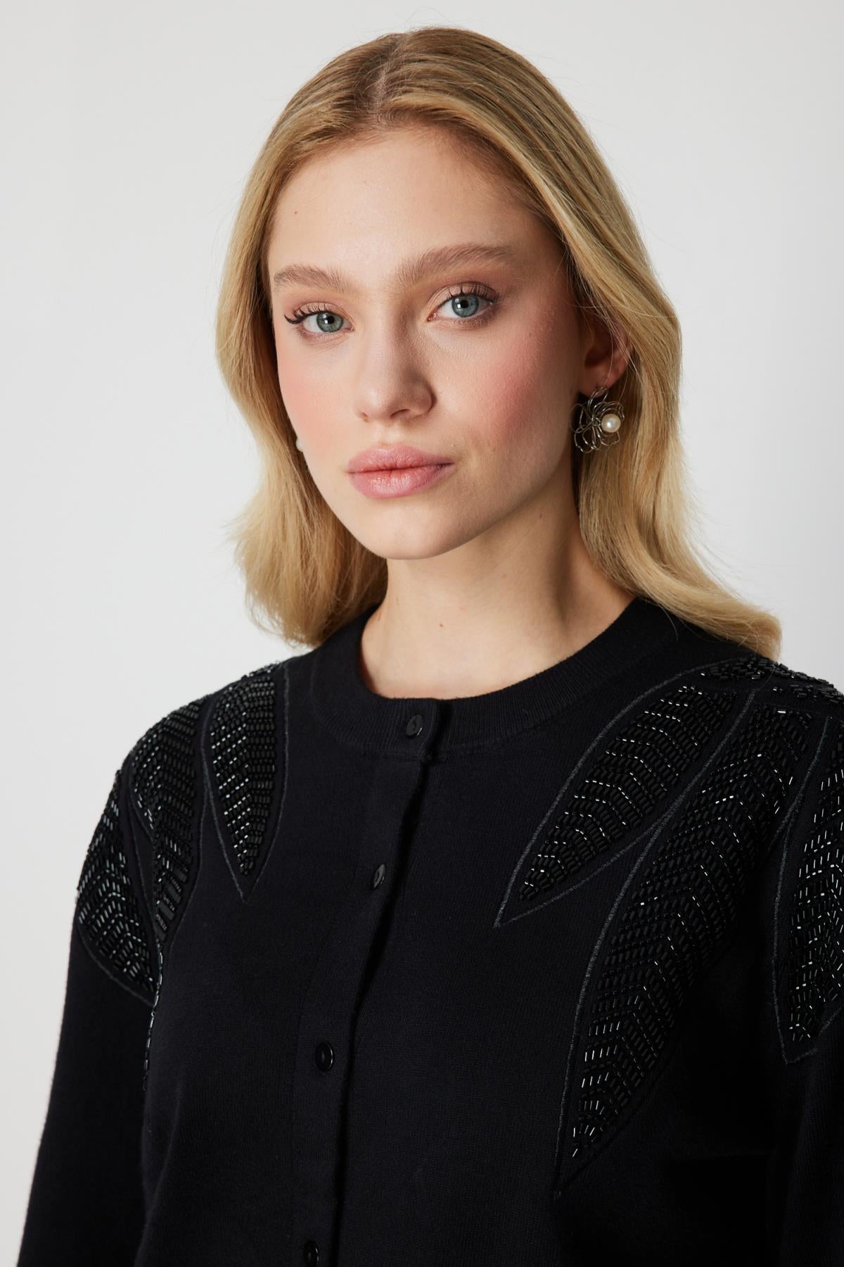 Taş İşleme Desenli Triko Hırka