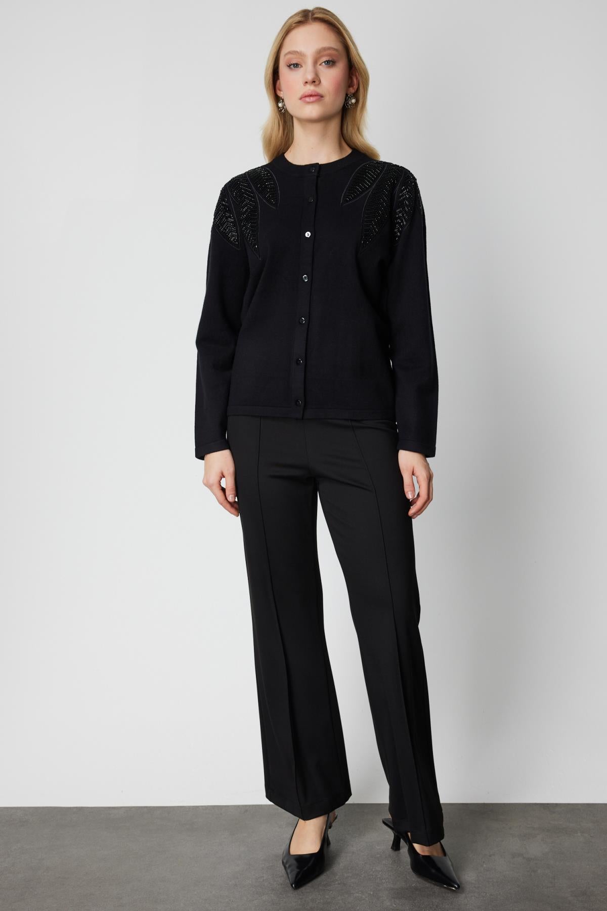 Taş İşleme Desenli Triko Hırka