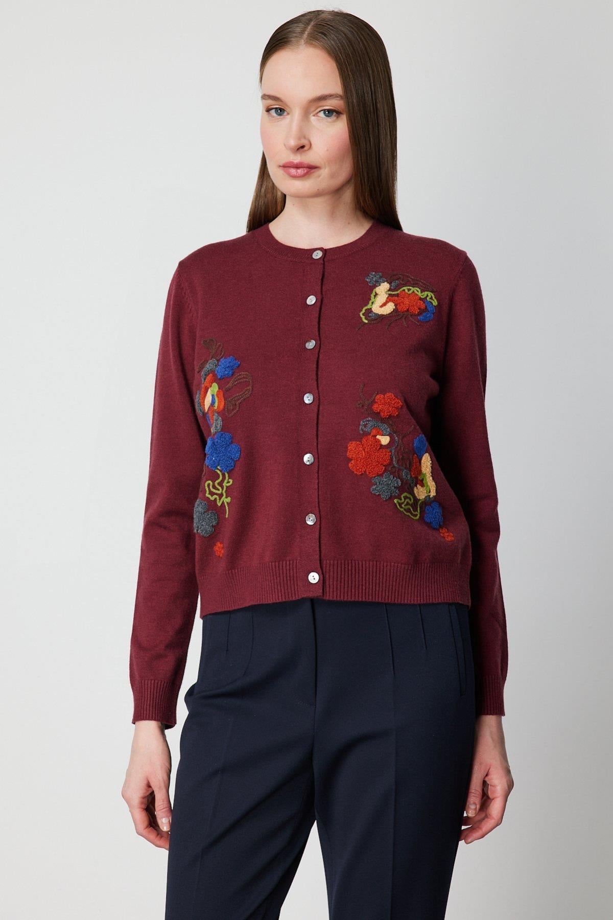 Renkli Çiçek İşlemeli Triko Hırka