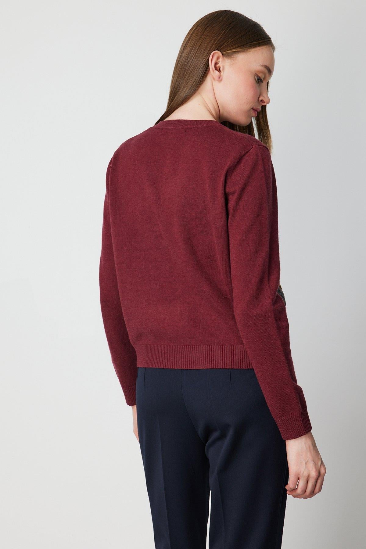 Renkli Çiçek İşlemeli Triko Hırka