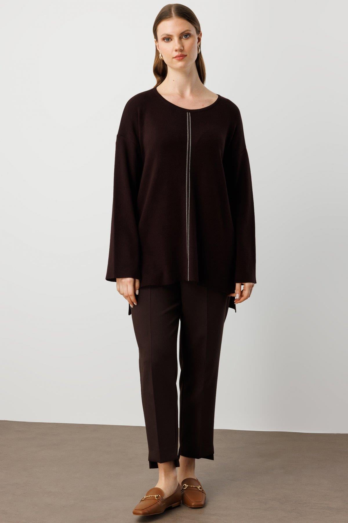 Önü Taş İşlemeli Uzun Triko Kazak