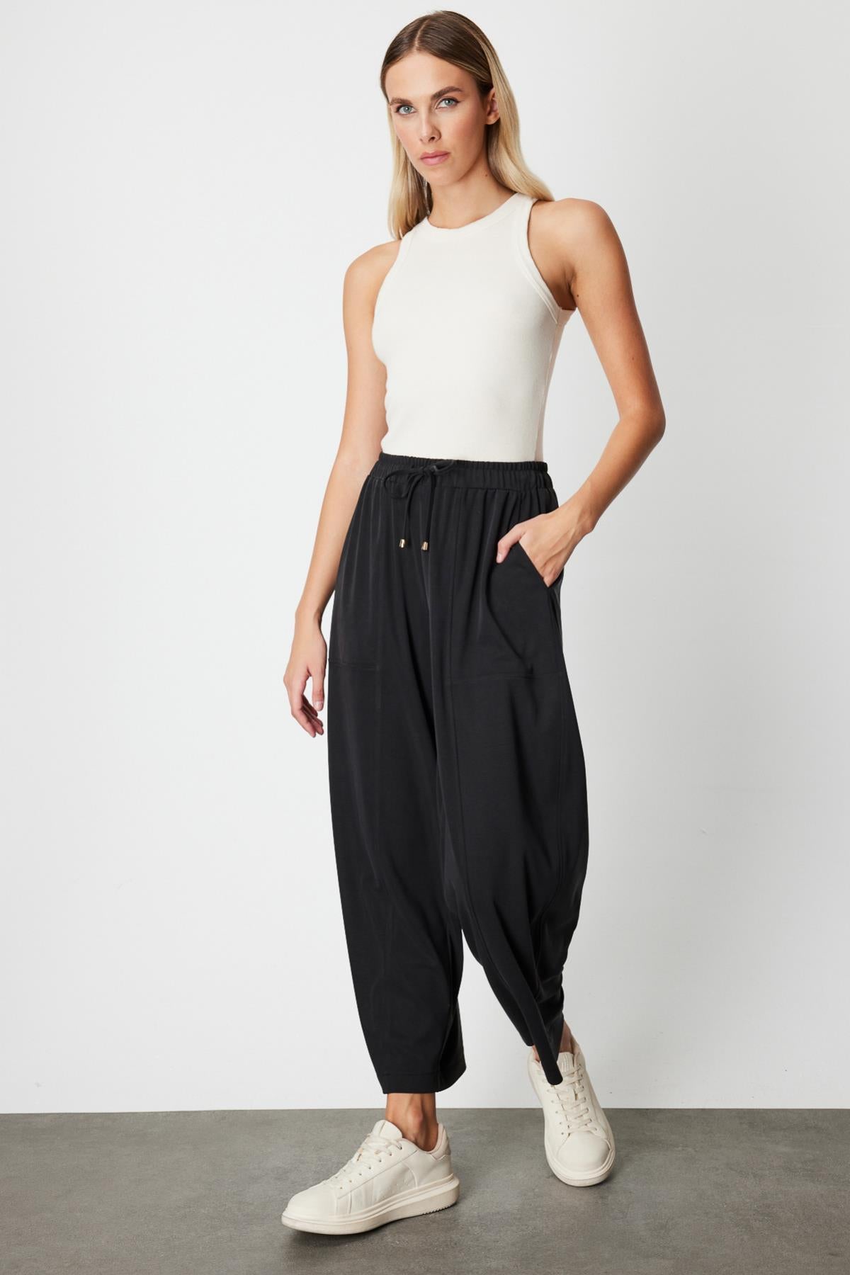 Waist-Tied Side Pocket Sweatpants