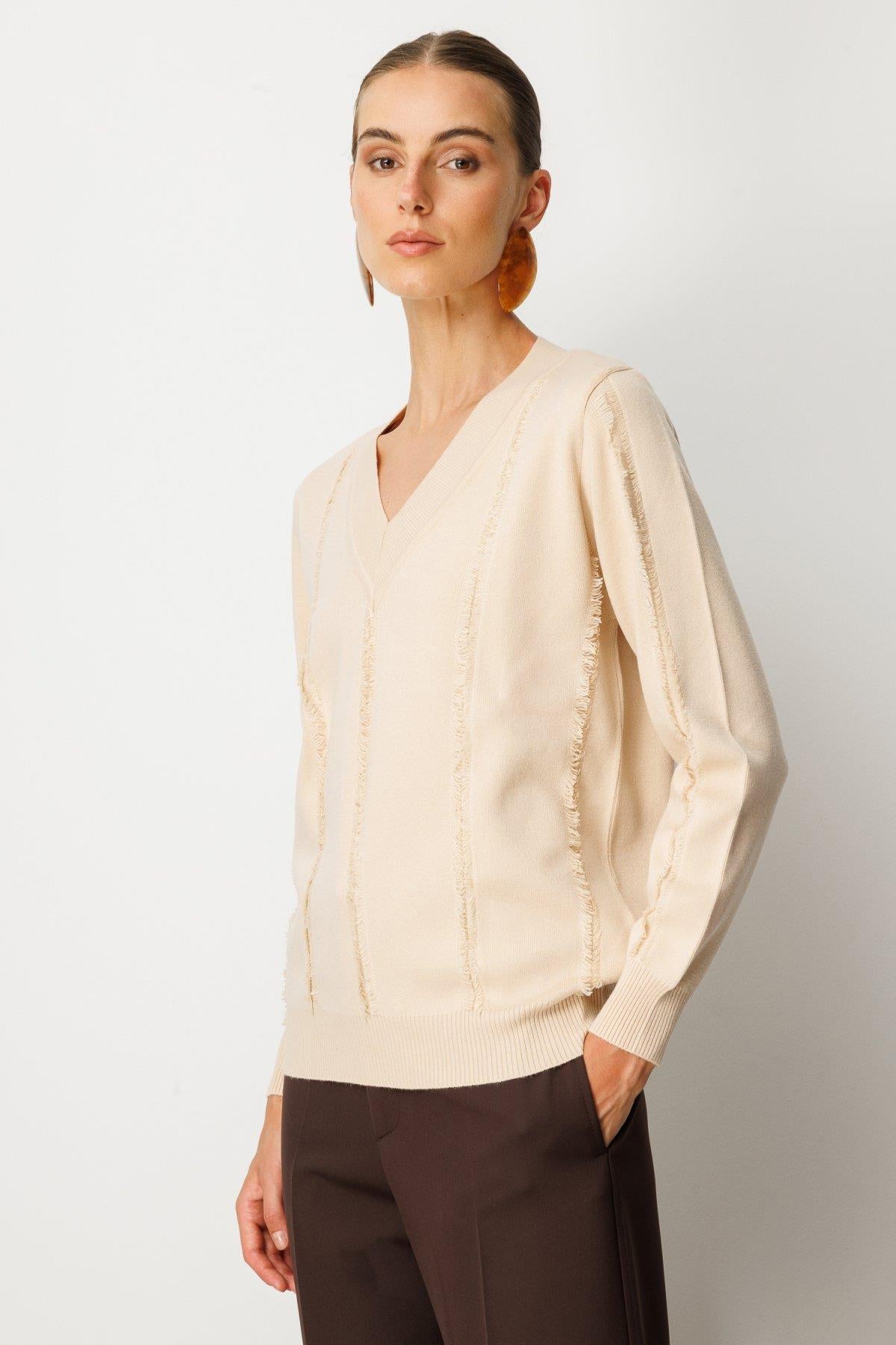 V Yaka Şerit Kırçıllı Triko Kazak