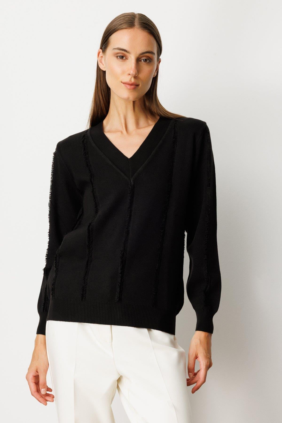 V Yaka Şerit Kırçıllı Triko Kazak