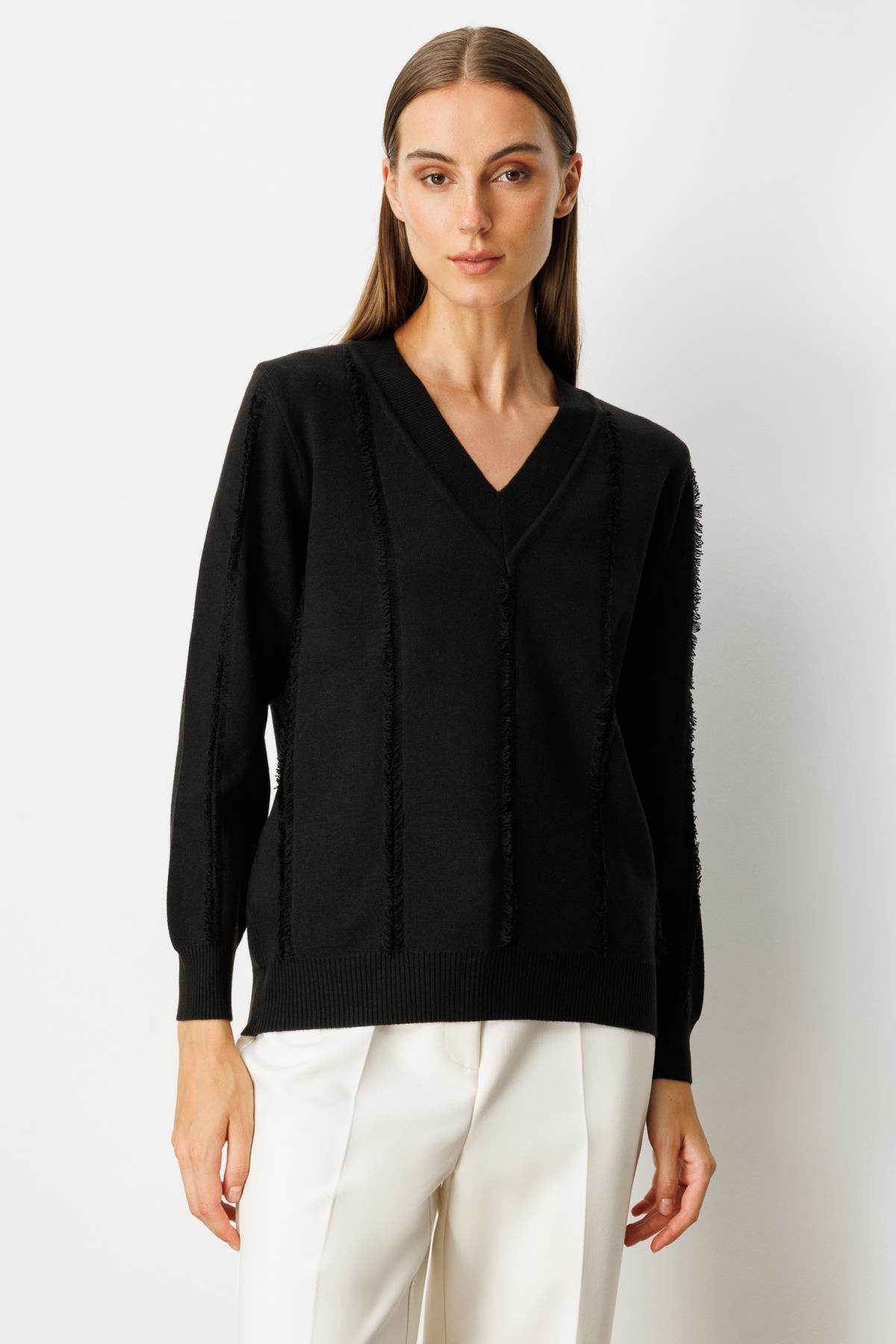 V Yaka Şerit Kırçıllı Triko Kazak