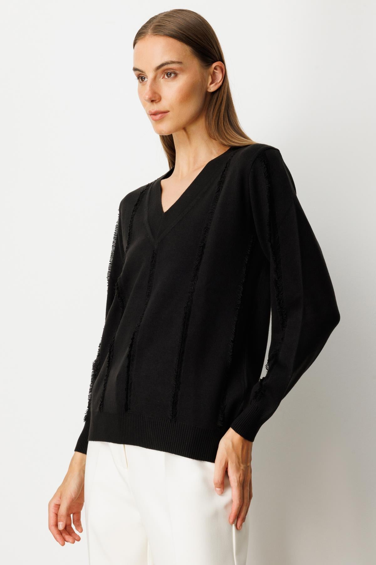 V Yaka Şerit Kırçıllı Triko Kazak